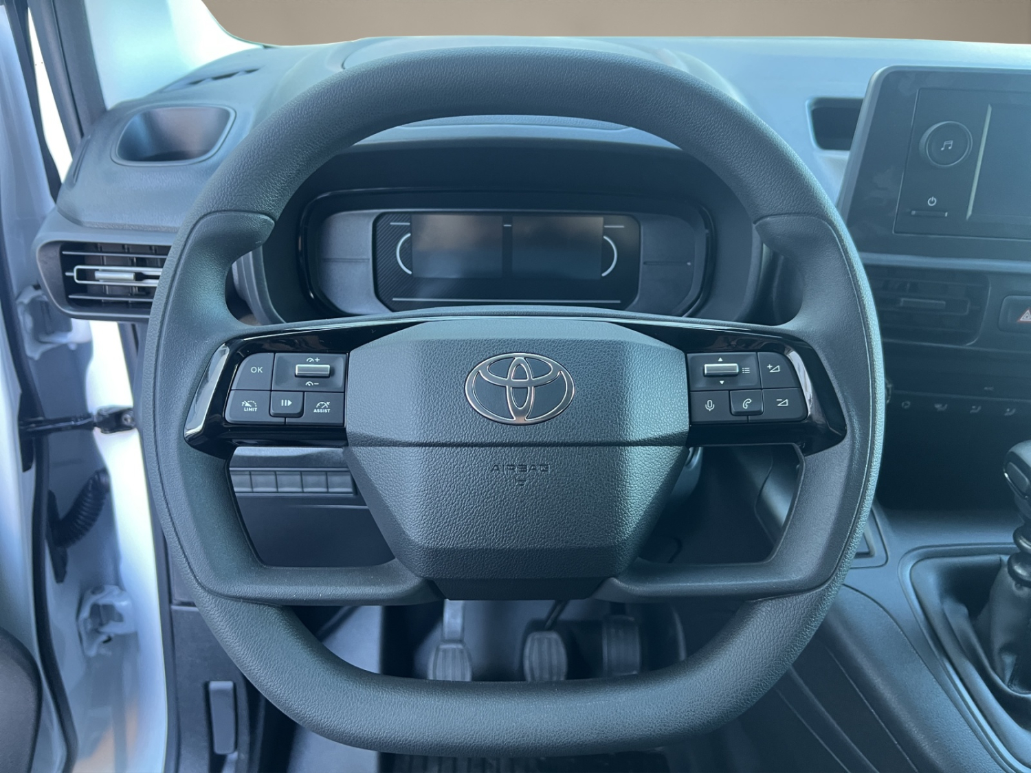 TOYOTA PROACE CITY Van L2 1.2 Active-image-11