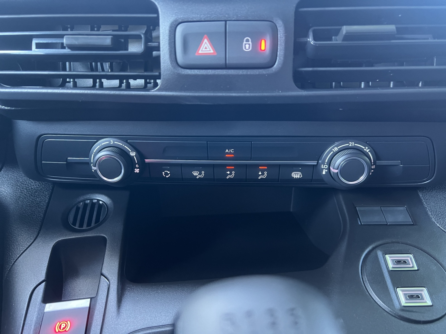 TOYOTA PROACE CITY Van L2 1.2 Active-image-14