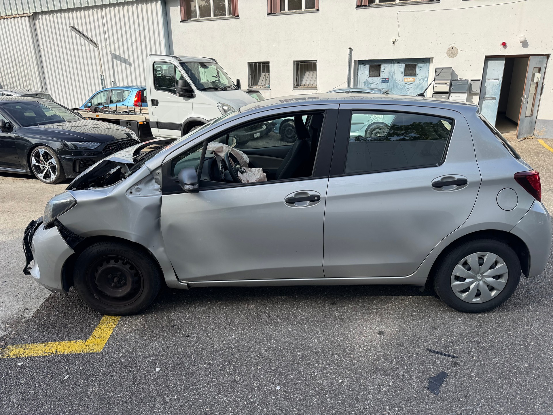 TOYOTA Yaris 1.0 Terra-image-8