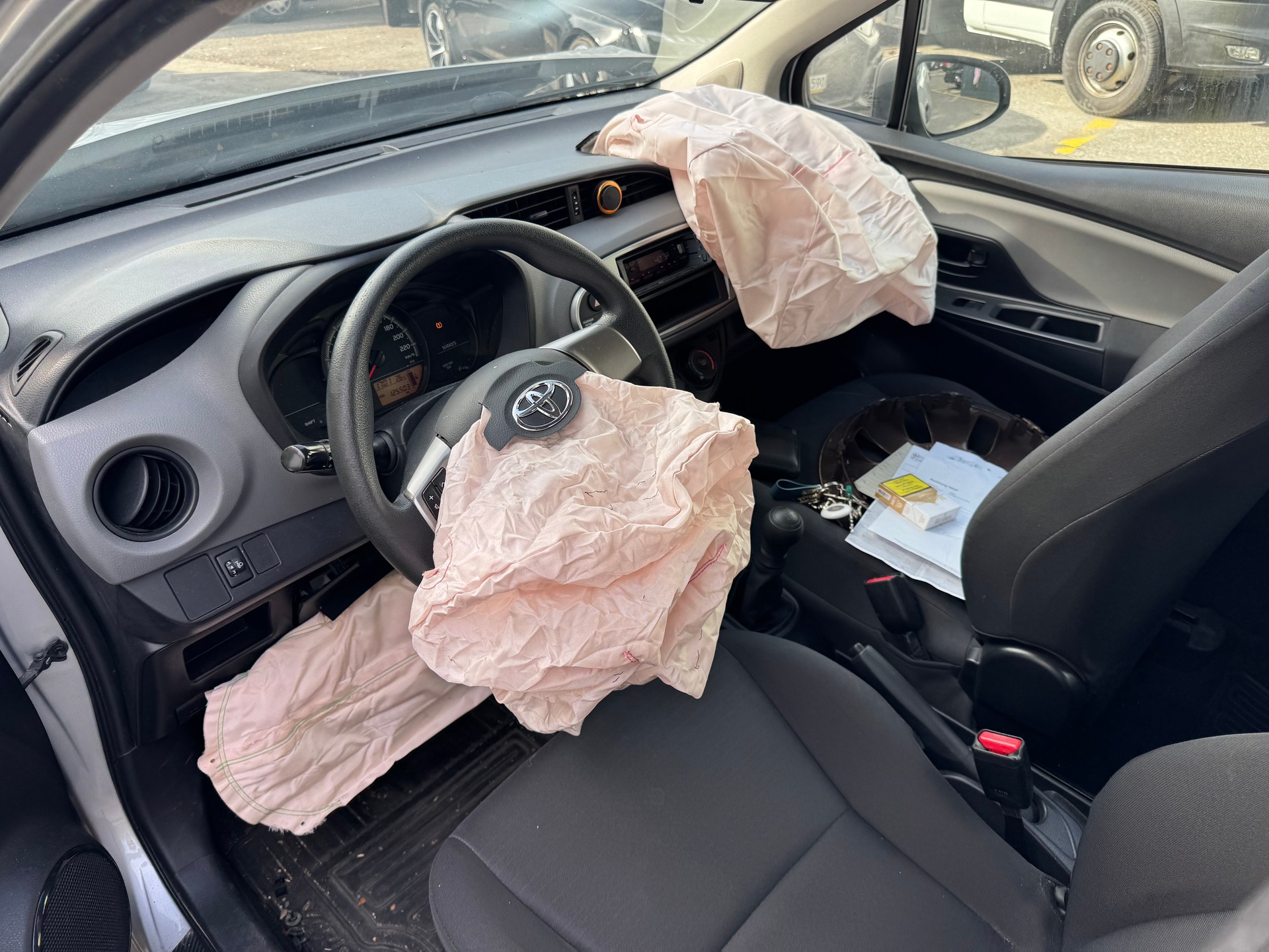 TOYOTA Yaris 1.0 Terra-image-15