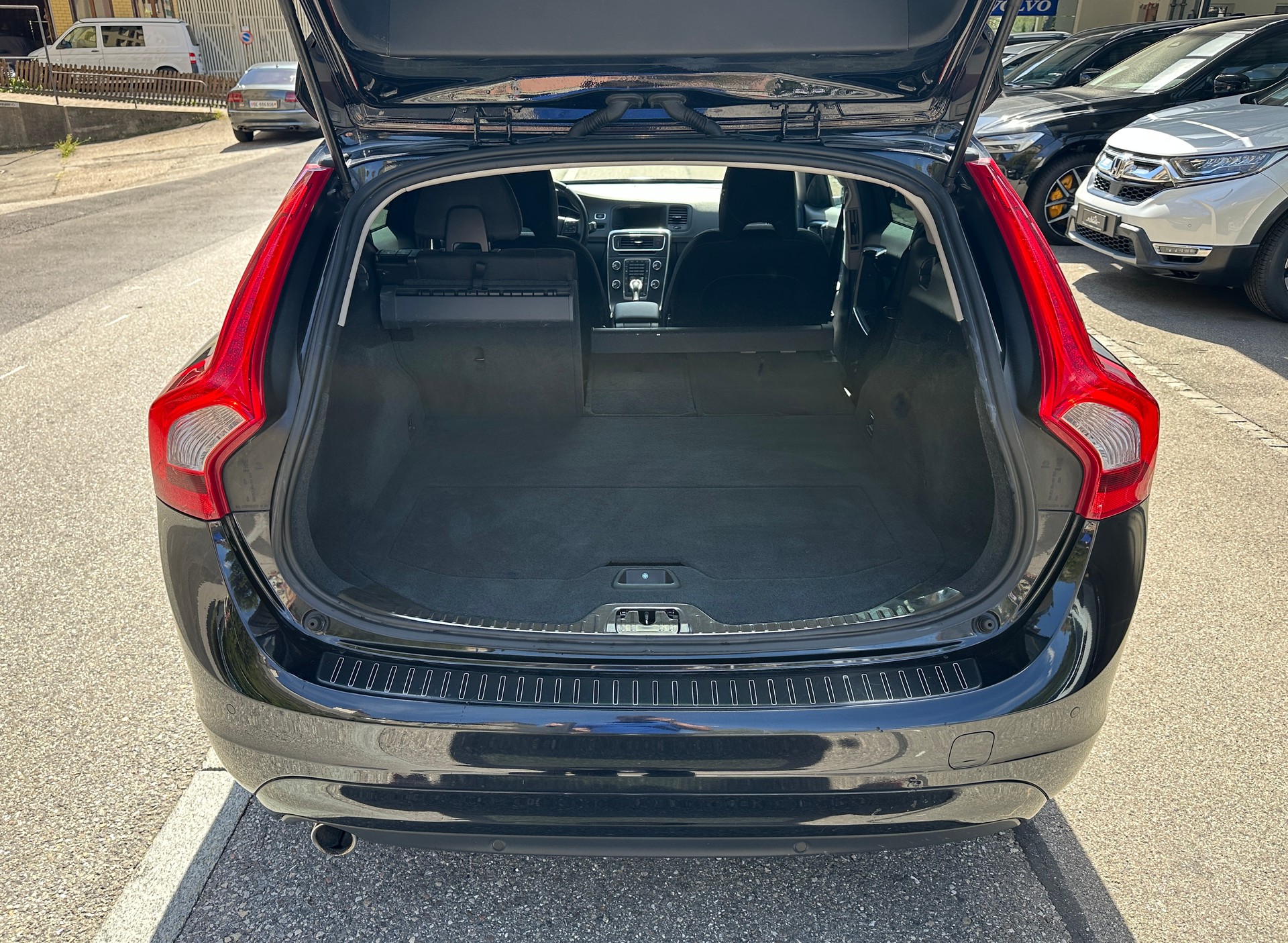 VOLVO V60 D3 Geartronic-image-16