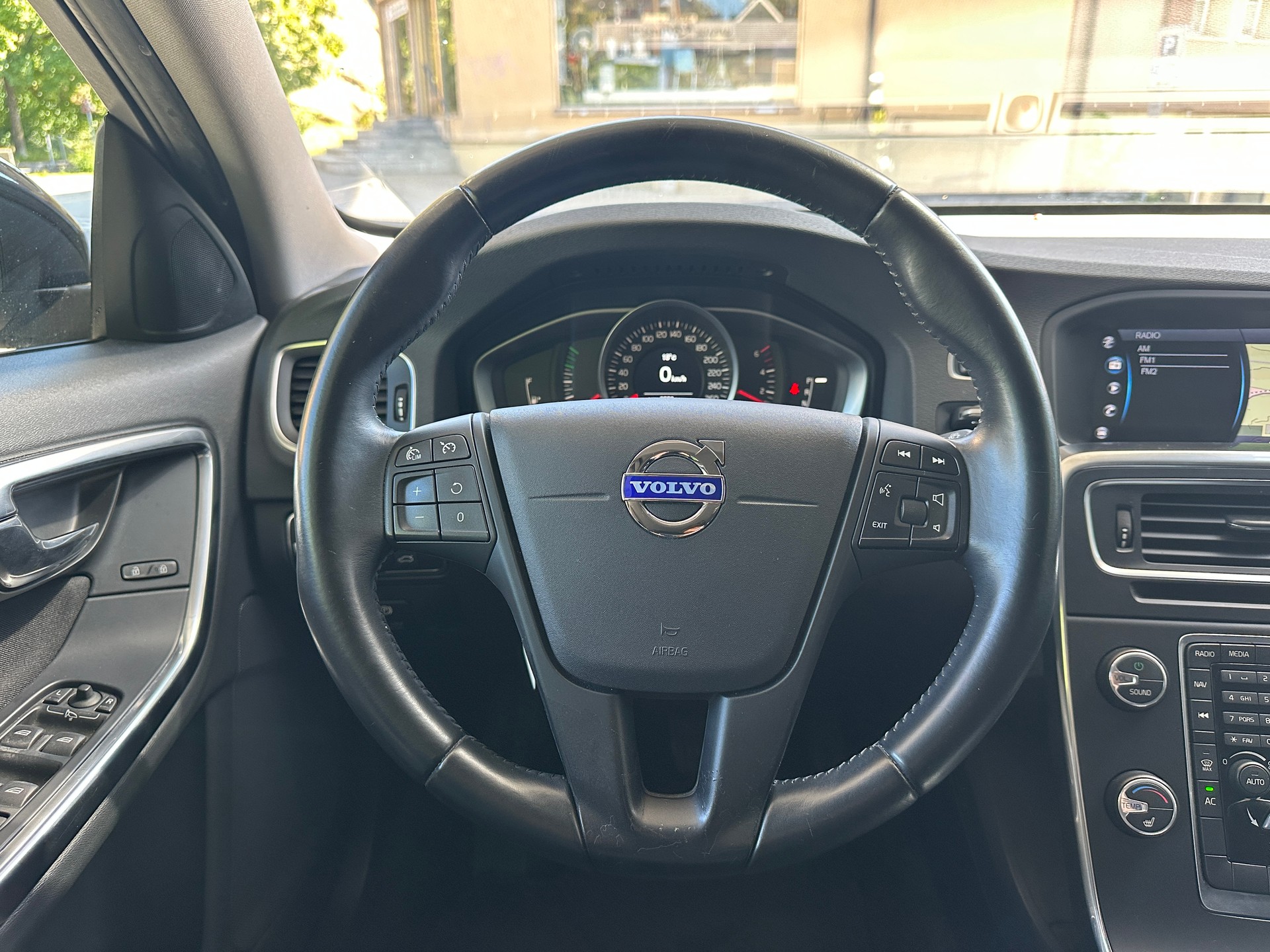 VOLVO V60 D3 Geartronic-image-5