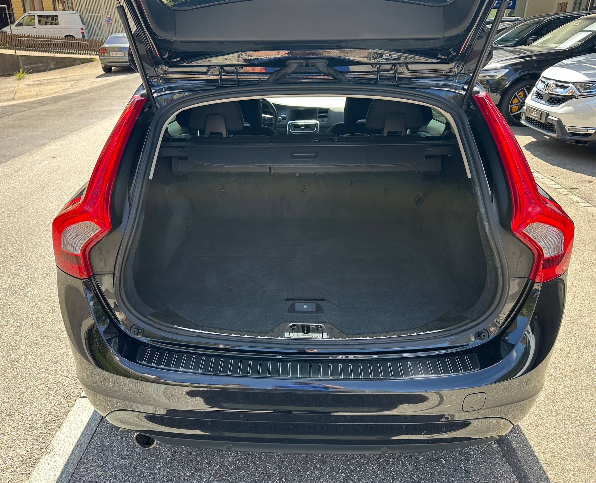 VOLVO V60 D3 Geartronic-image-15