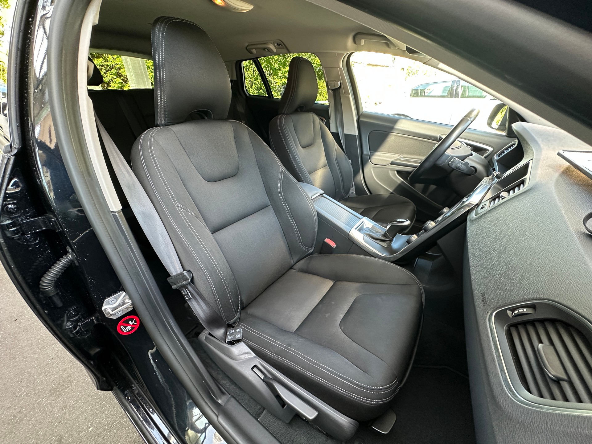 VOLVO V60 D3 Geartronic-image-12