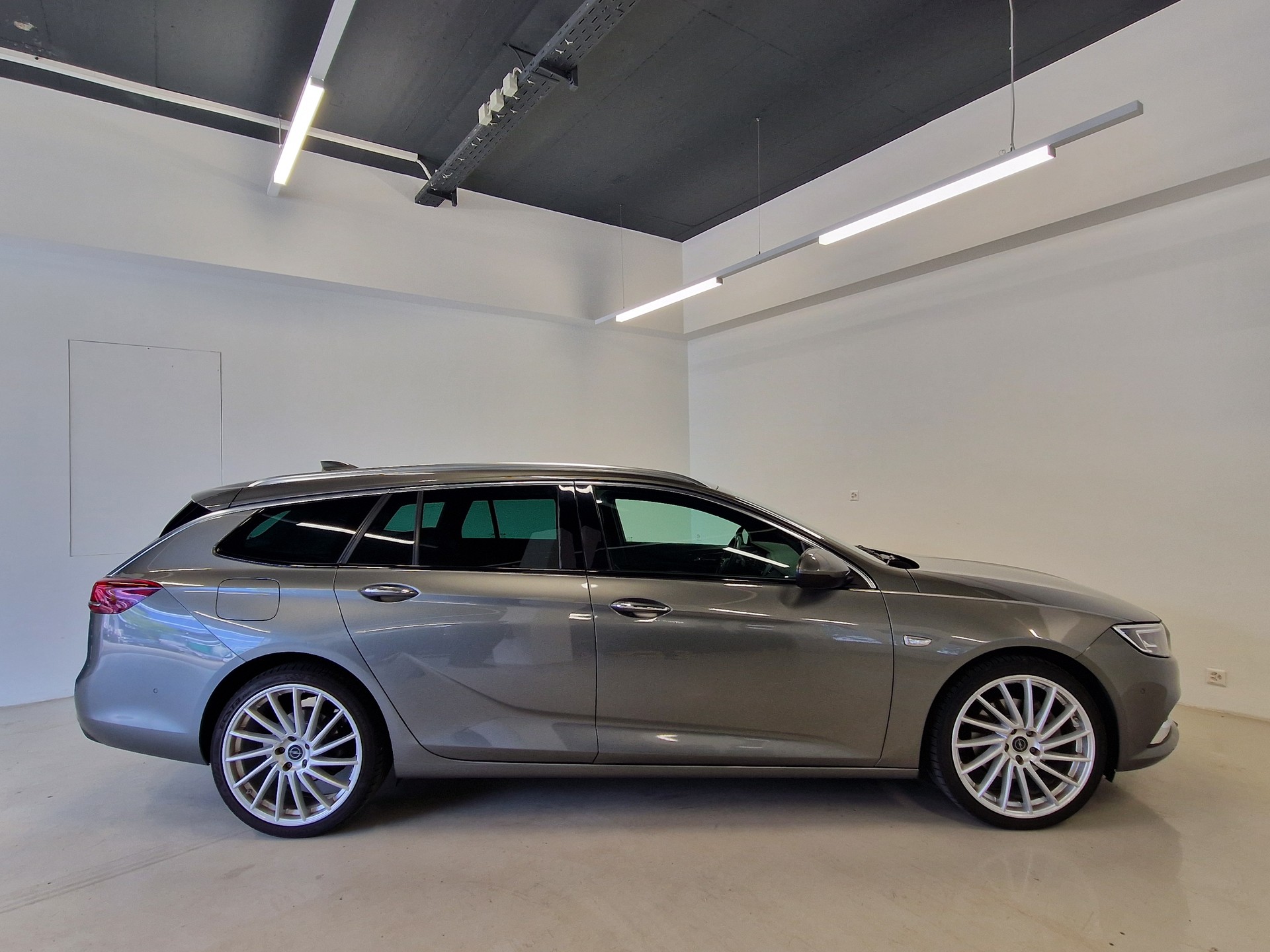 OPEL Insignia 1.5 T Sports Tourer Excellence Automatic-image-2
