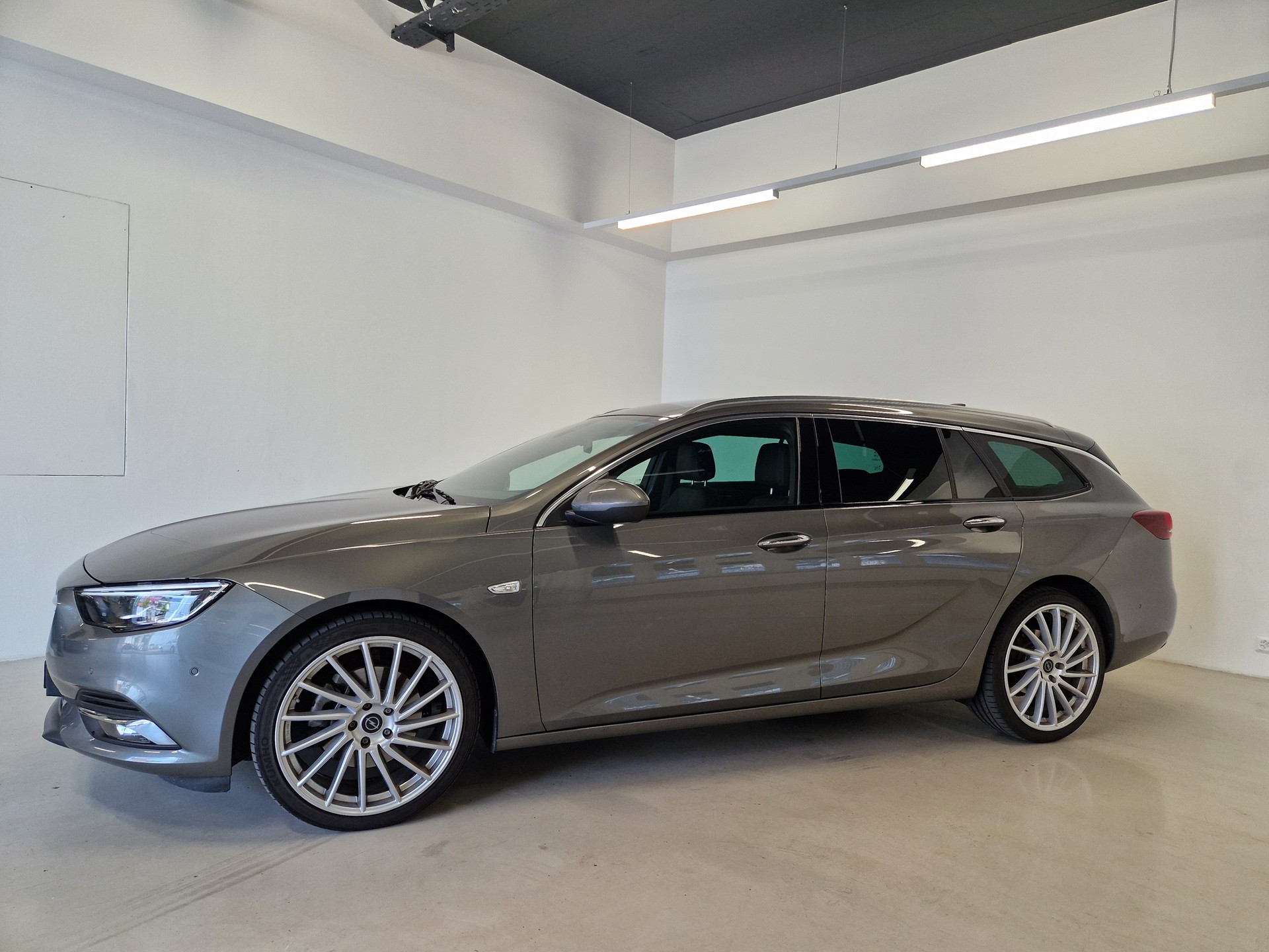 OPEL Insignia 1.5 T Sports Tourer Excellence Automatic-image-4