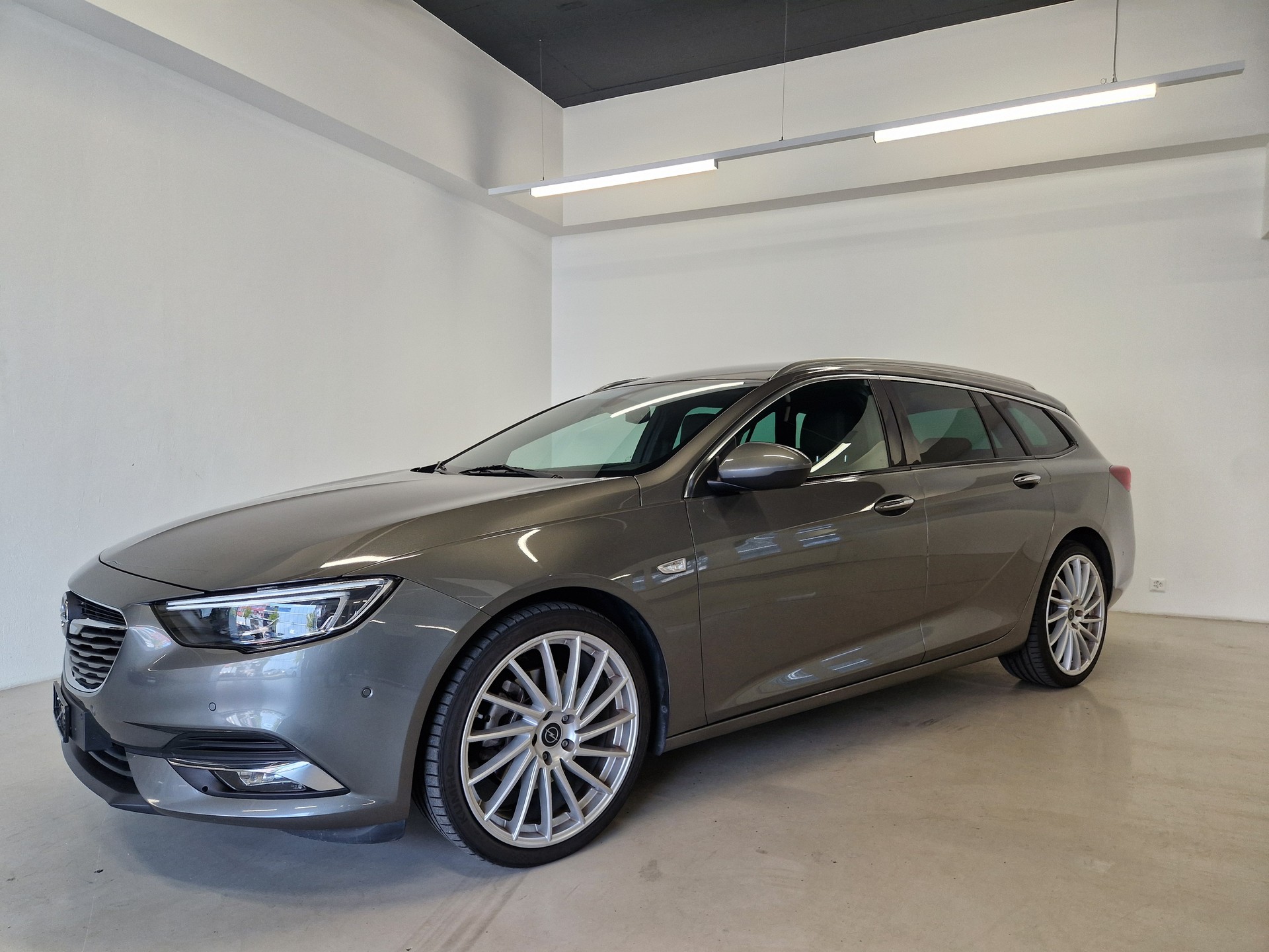 OPEL Insignia 1.5 T Sports Tourer Excellence Automatic-image-3