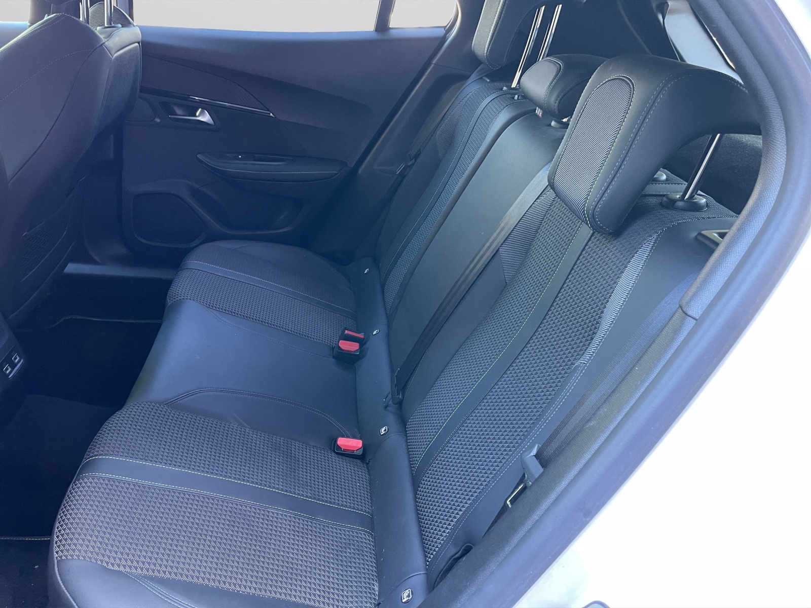 PEUGEOT 2008 1.5 BlueHDi GT Line-image-7