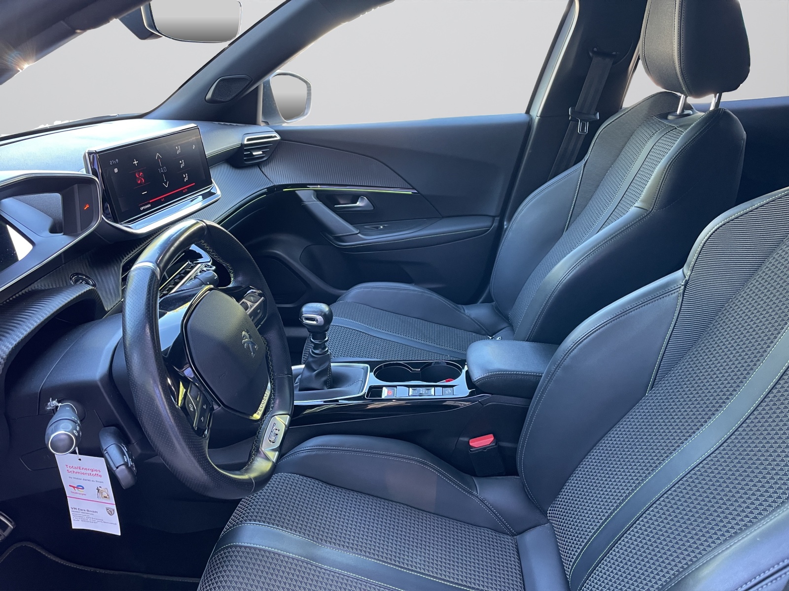 PEUGEOT 2008 1.5 BlueHDi GT Line-image-4