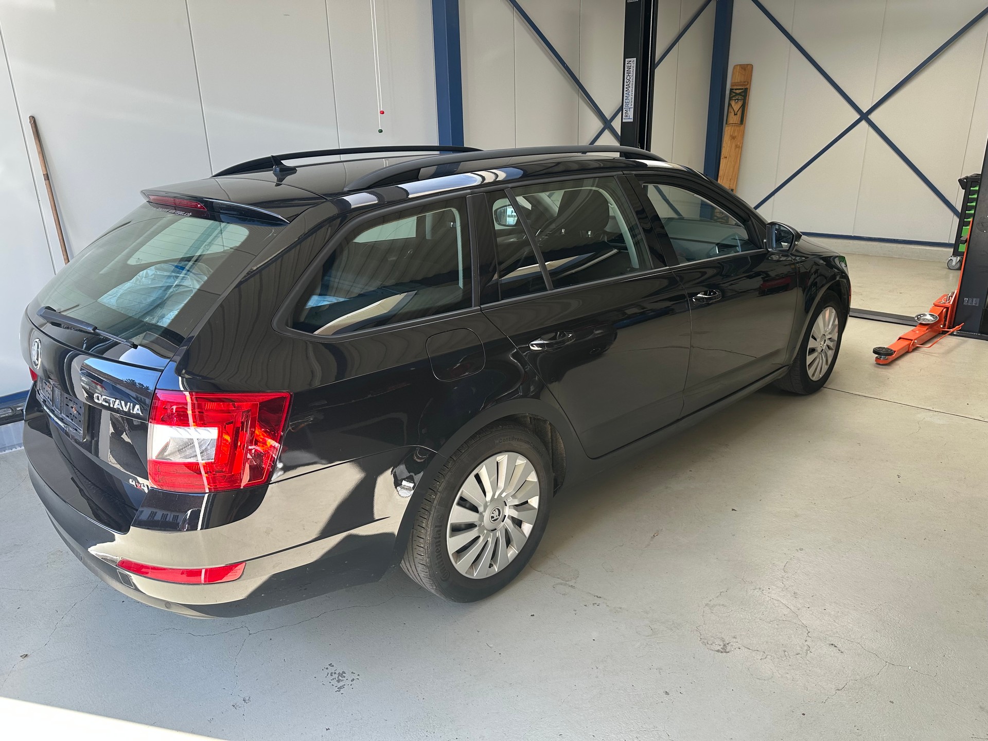 SKODA Octavia Combi 1.6 TDI Elegance 4x4-image-5