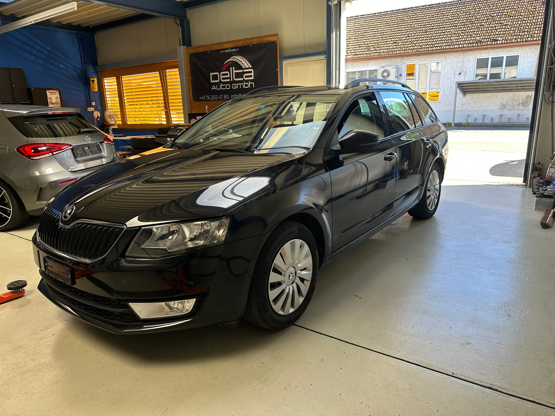 SKODA Octavia Combi 1.6 TDI Elegance 4x4-image-2
