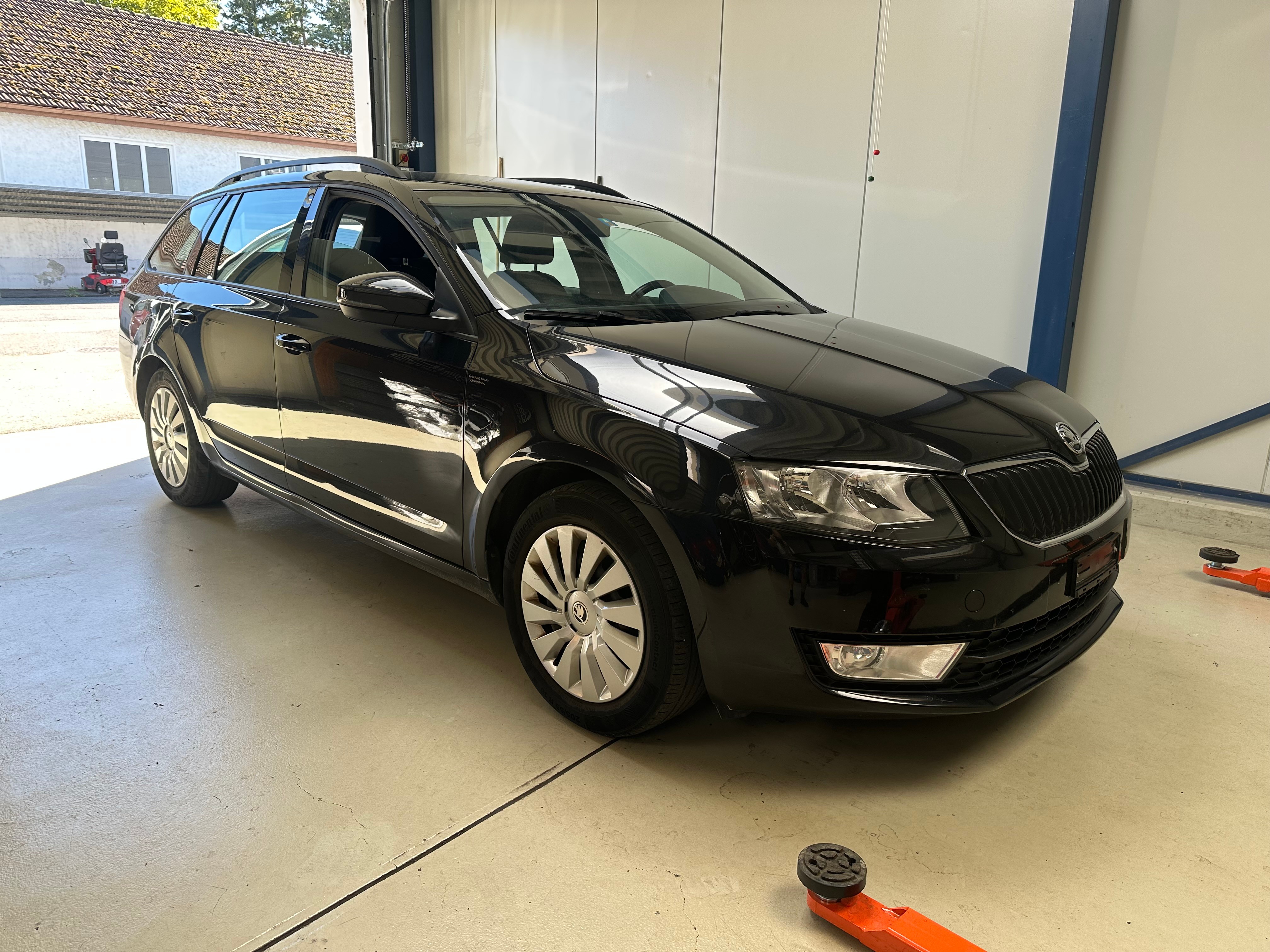 SKODA Octavia Combi 1.6 TDI Elegance 4x4 — slika 1
