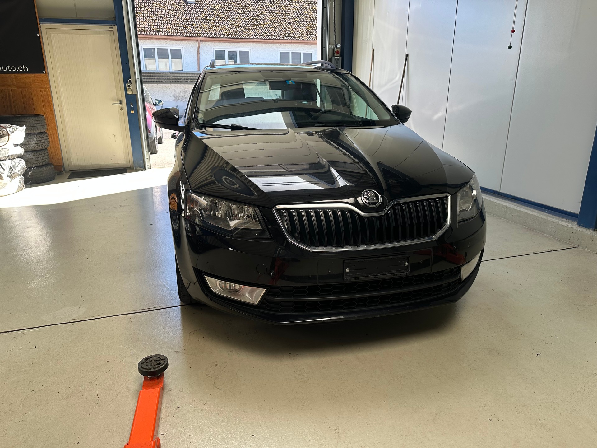 SKODA Octavia Combi 1.6 TDI Elegance 4x4-image-1