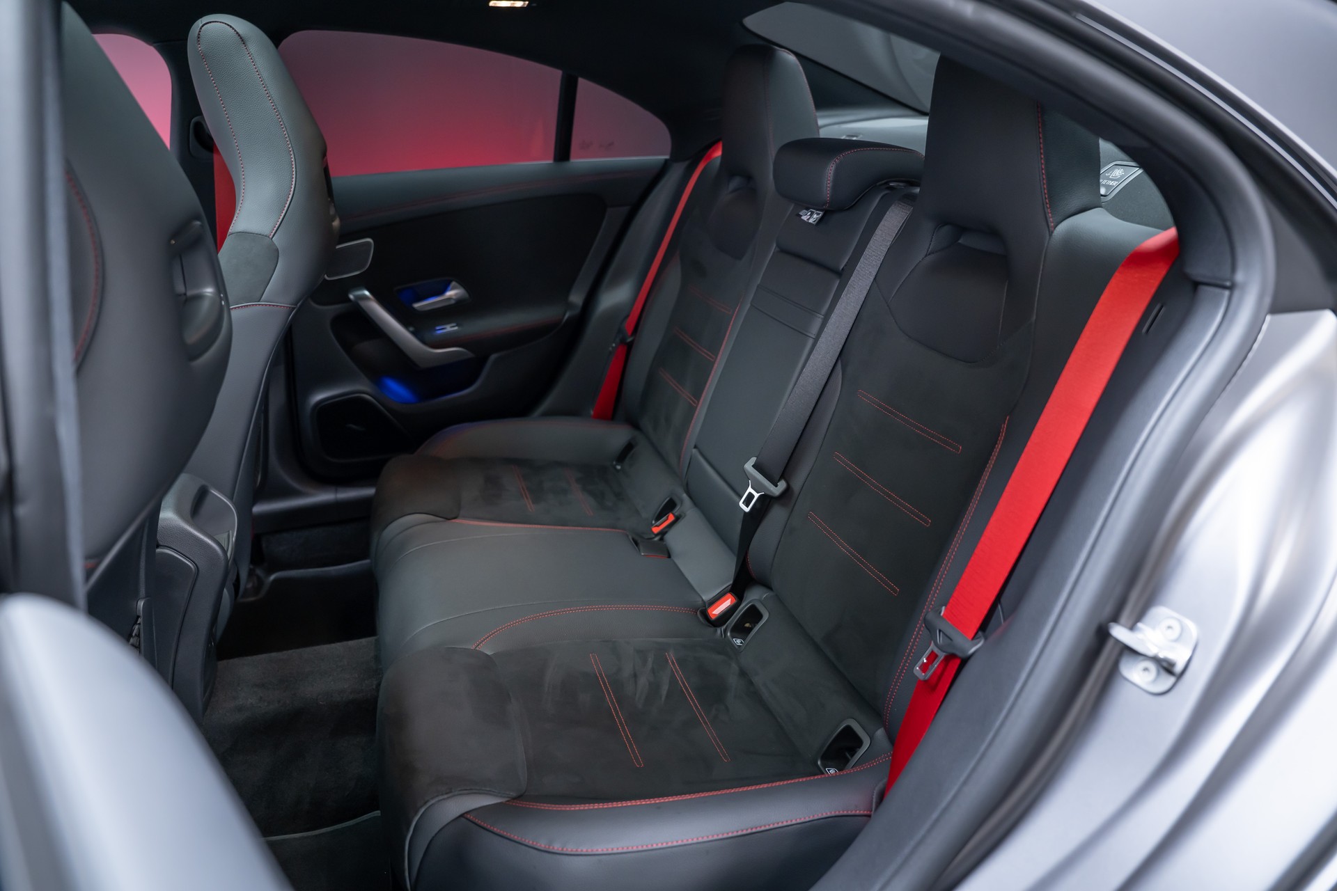 MERCEDES-BENZ CLA 35 AMG 4matic / Panorama-Glasdach / Burmester / Rückfahrkamera-image-21