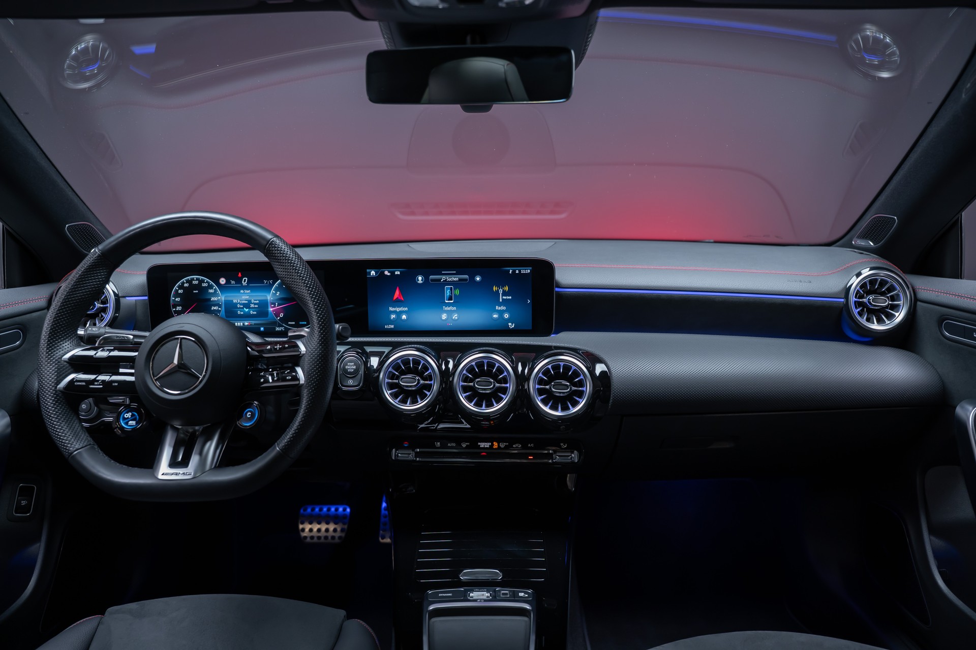 MERCEDES-BENZ CLA 35 AMG 4matic / Panorama-Glasdach / Burmester / Rückfahrkamera-image-26