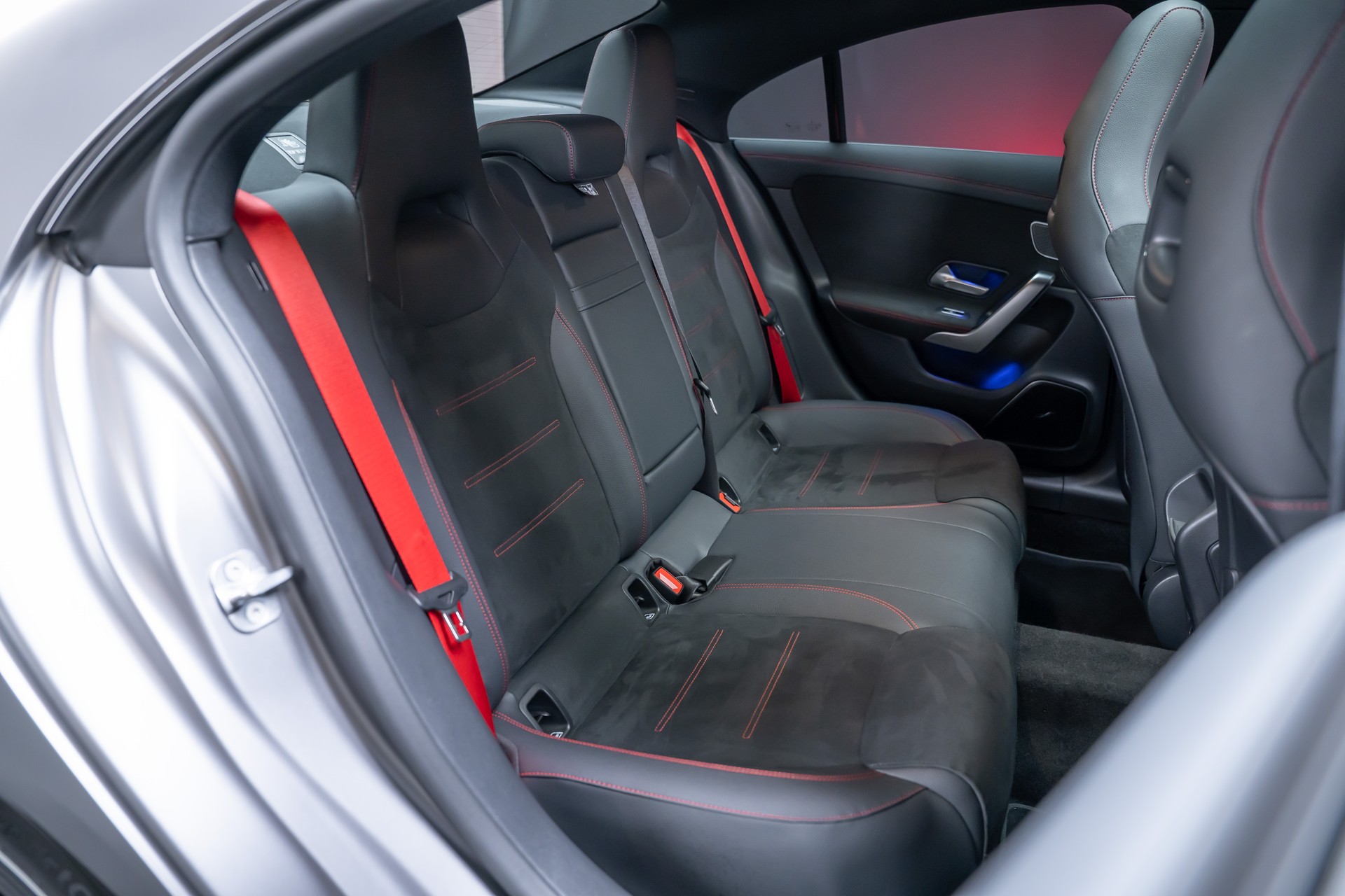 MERCEDES-BENZ CLA 35 AMG 4matic / Panorama-Glasdach / Burmester / Rückfahrkamera-image-23