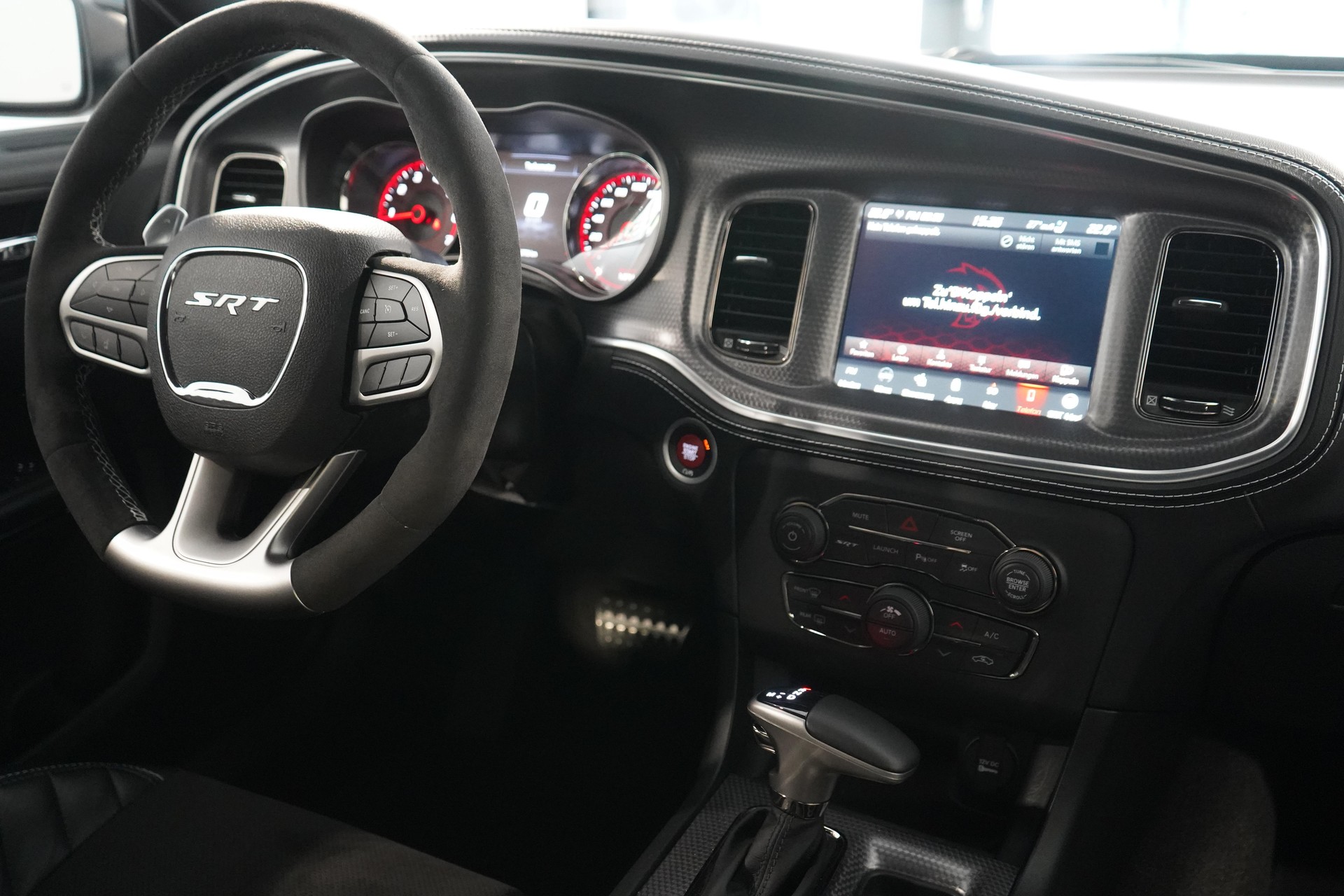 DODGE Charger Hellcat 6.2 V8 Kompressor 717 PS-image-8