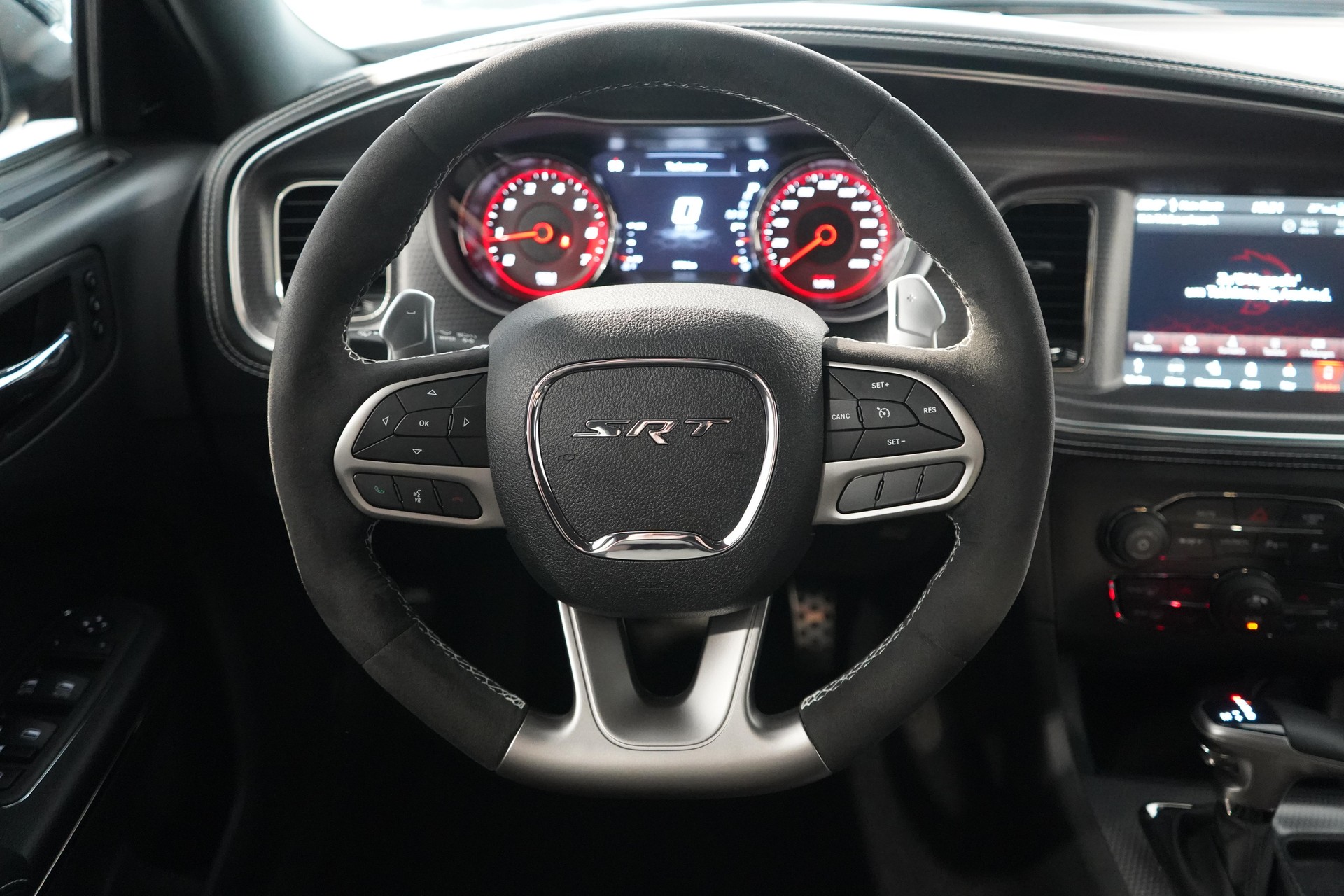 DODGE Charger Hellcat 6.2 V8 Kompressor 717 PS-image-7