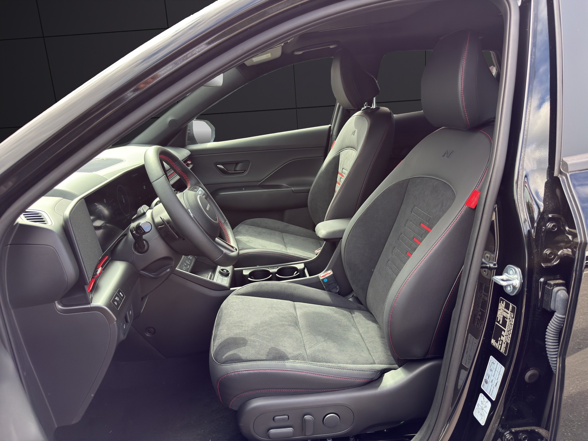 HYUNDAI Kona EV 65.4 kWh N Line-image-14