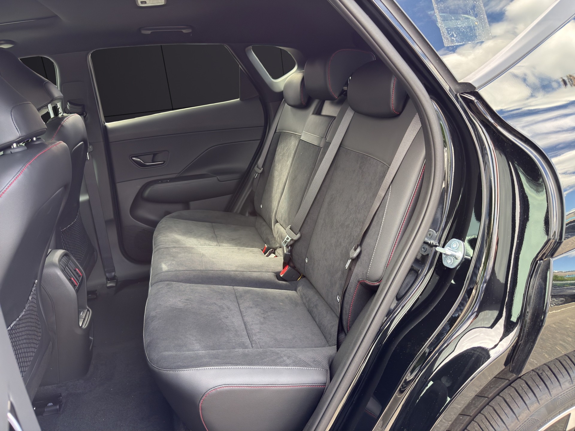 HYUNDAI Kona EV 65.4 kWh N Line-image-15