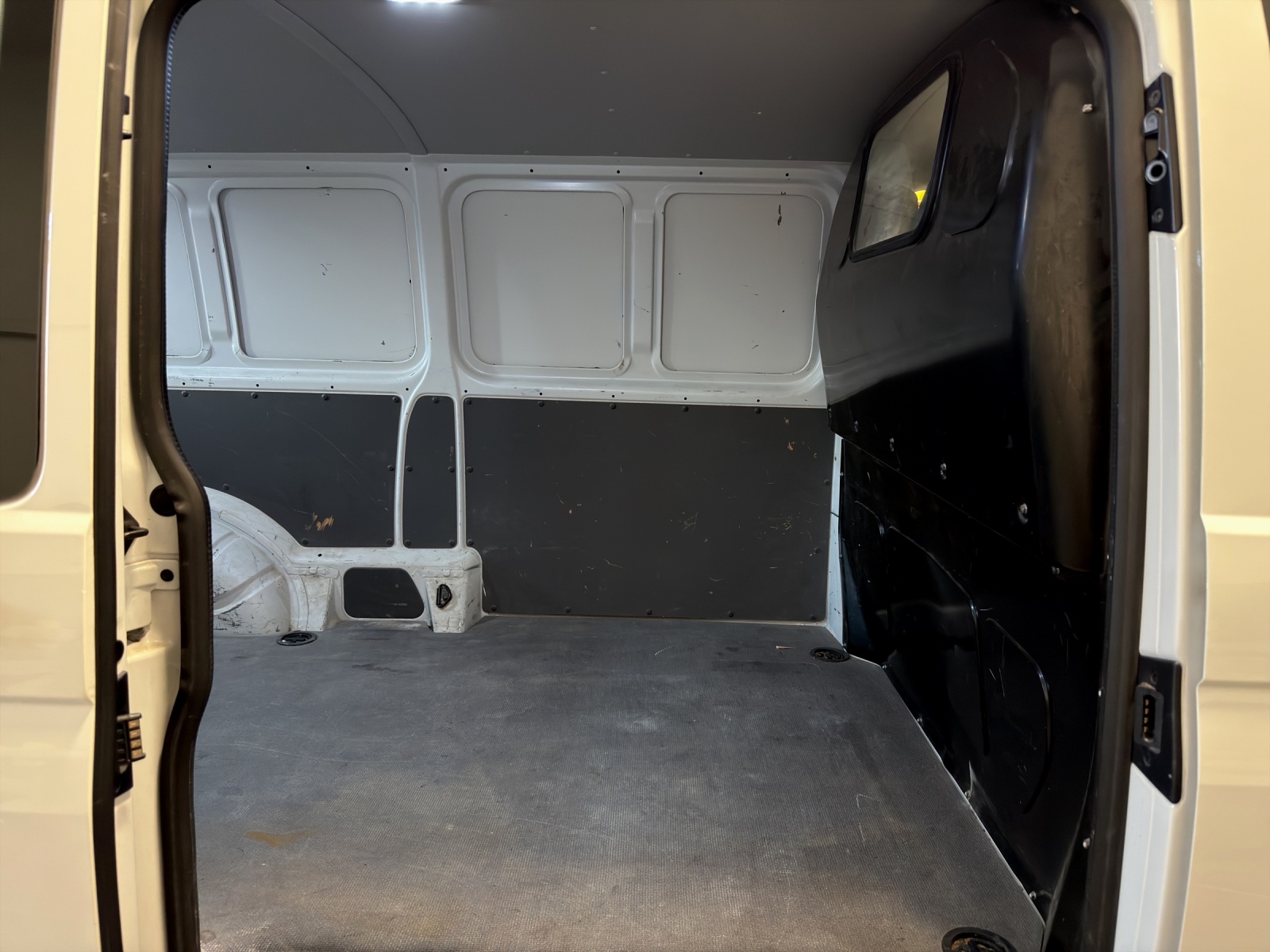 VW T6.1 2.0 TDI-image-11