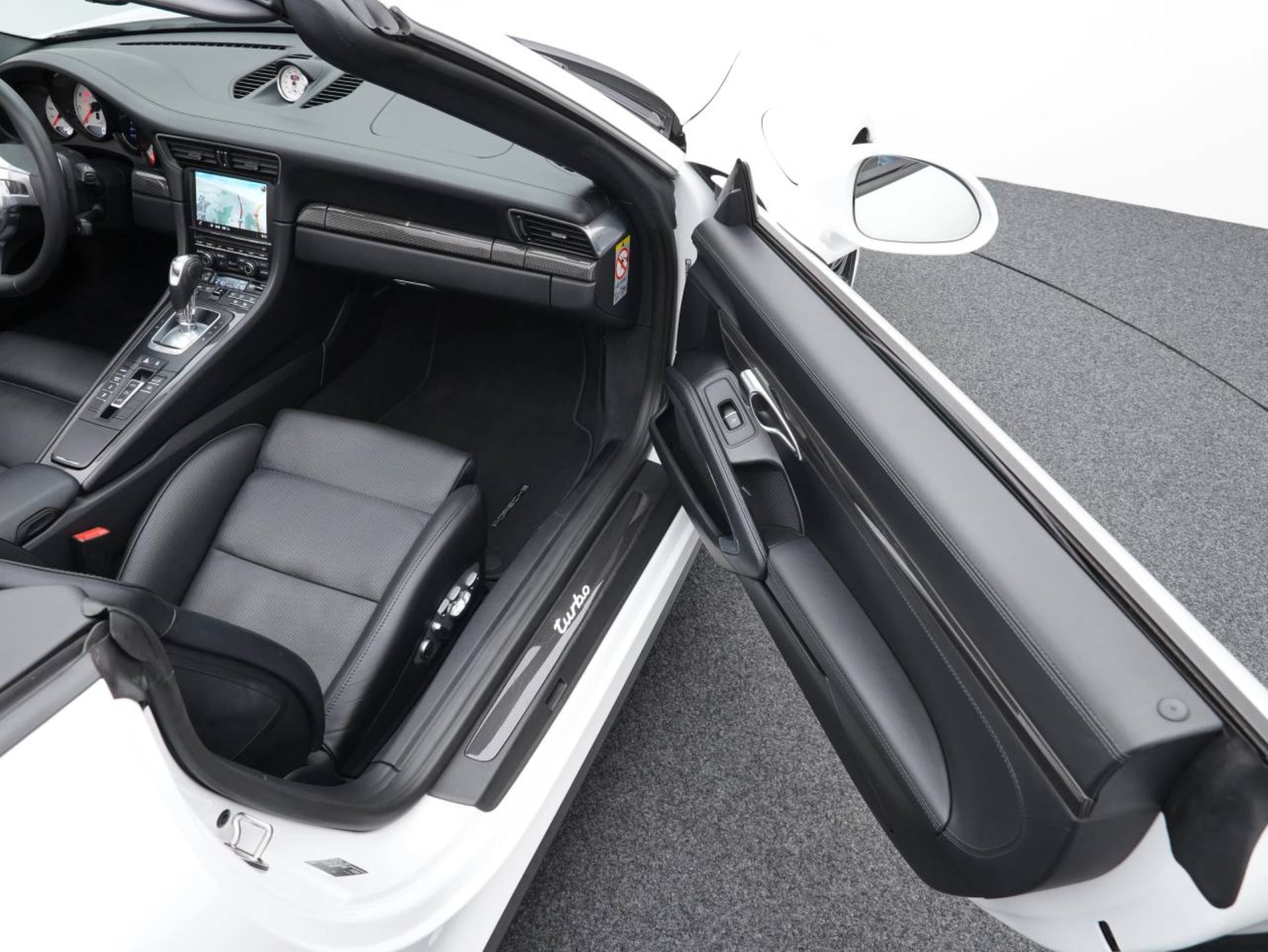 PORSCHE 911 Turbo Cabriolet-image-23