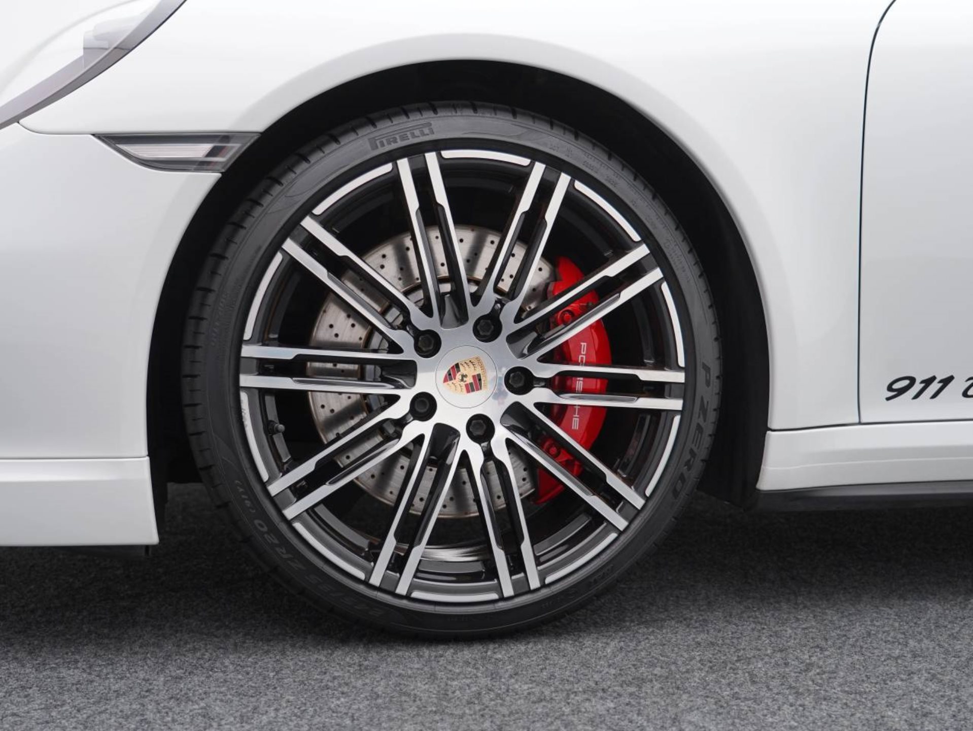 PORSCHE 911 Turbo Cabriolet-image-10