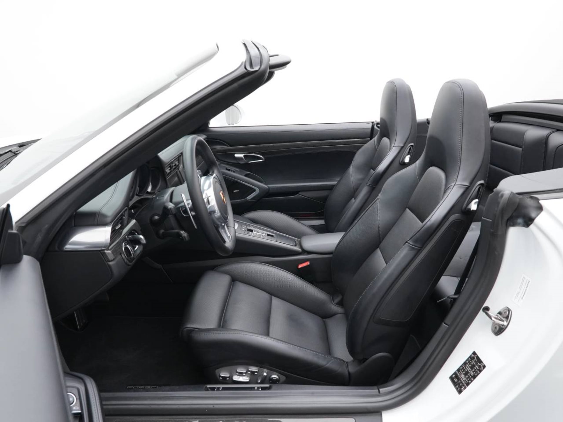 PORSCHE 911 Turbo Cabriolet-image-4