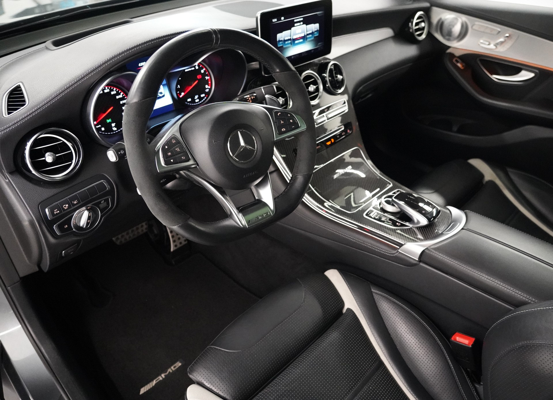 MERCEDES-BENZ GLC 63 S AMG 4Matic+-image-8