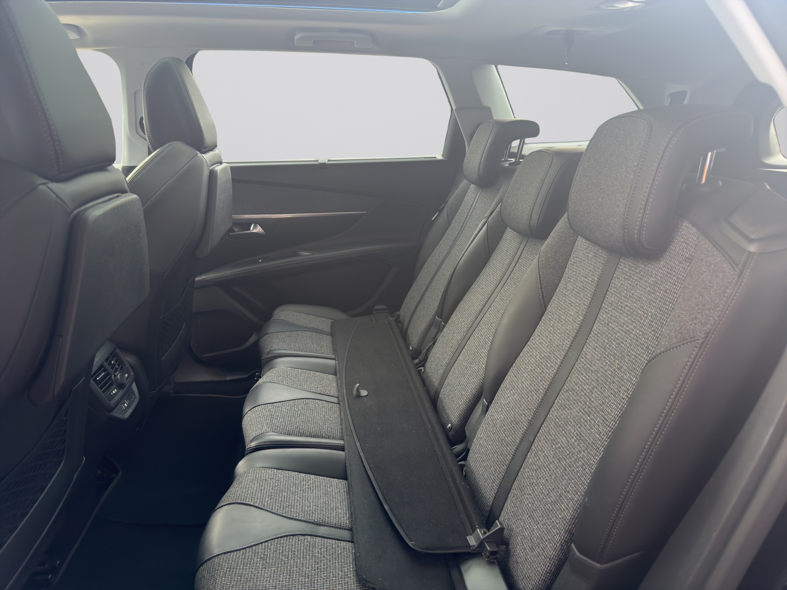 PEUGEOT 5008 1.2PureTech Allure-image-7