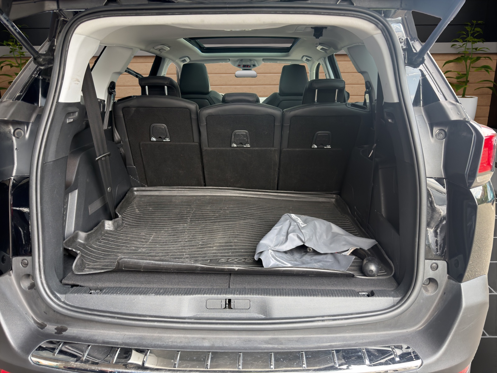 PEUGEOT 5008 1.2PureTech Allure-image-8