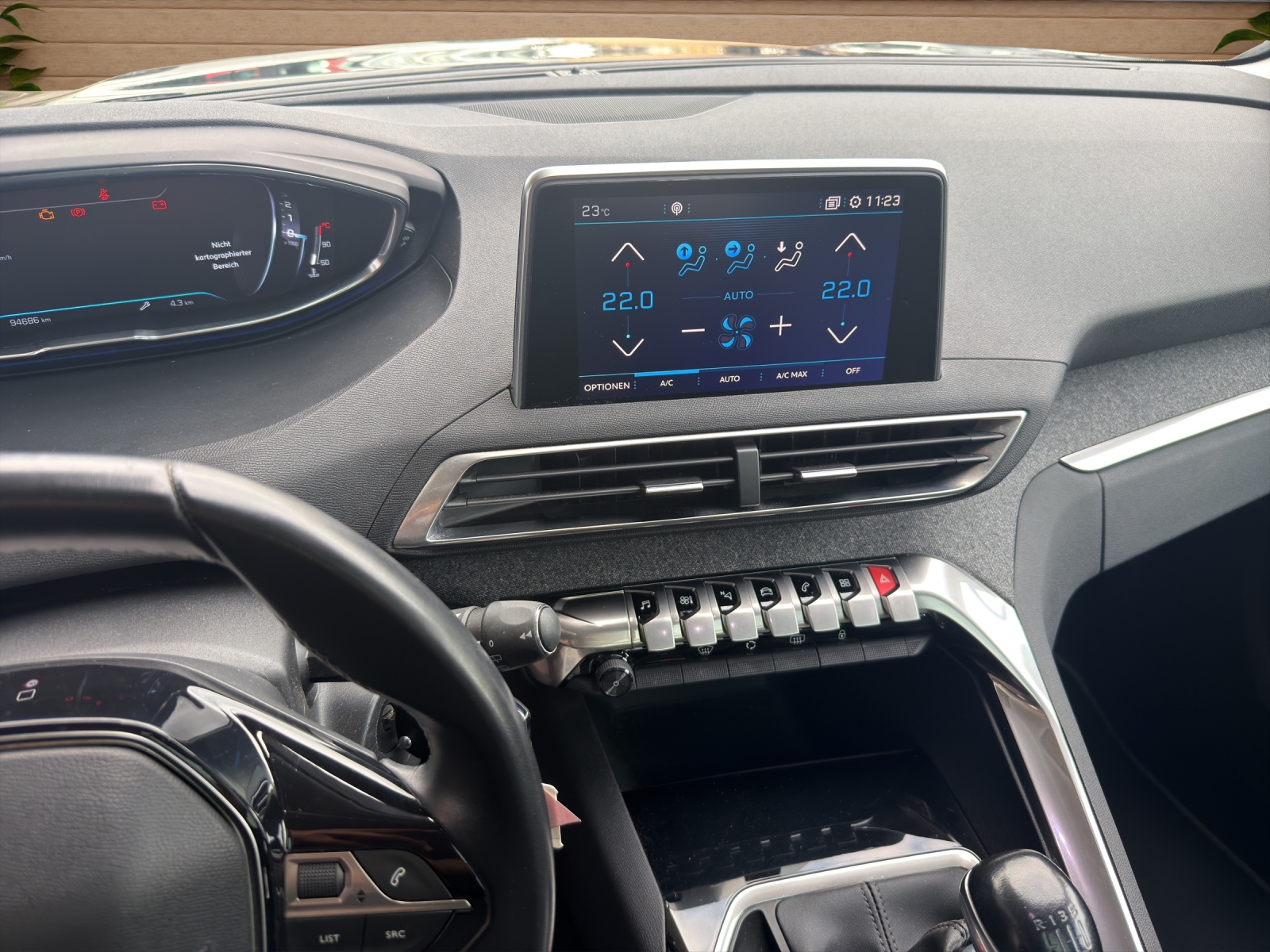 PEUGEOT 5008 1.2PureTech Allure-image-6