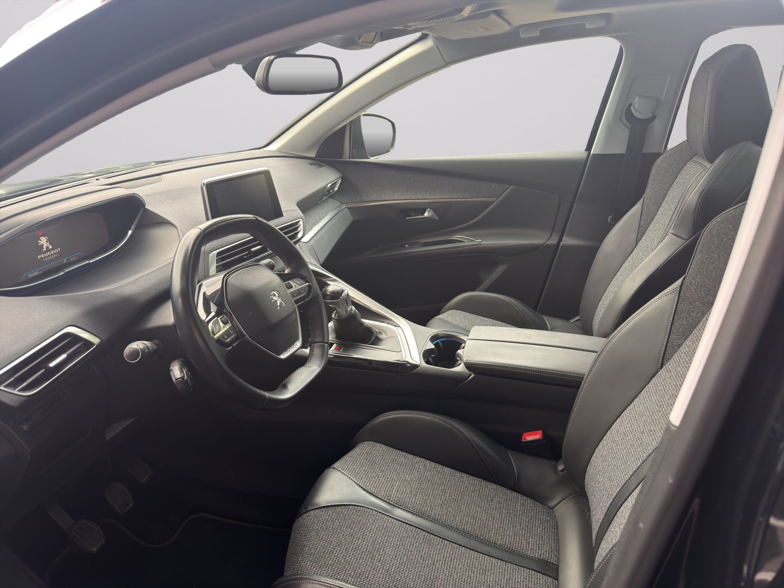 PEUGEOT 5008 1.2PureTech Allure-image-4
