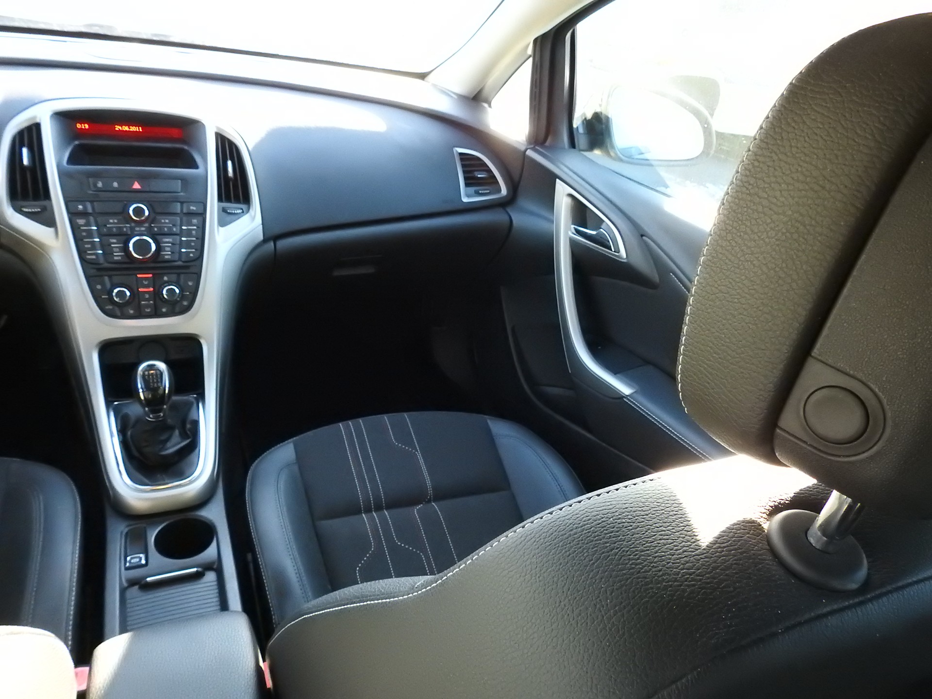 OPEL Astra 1.4i Turbo Anniversary Edition-image-17