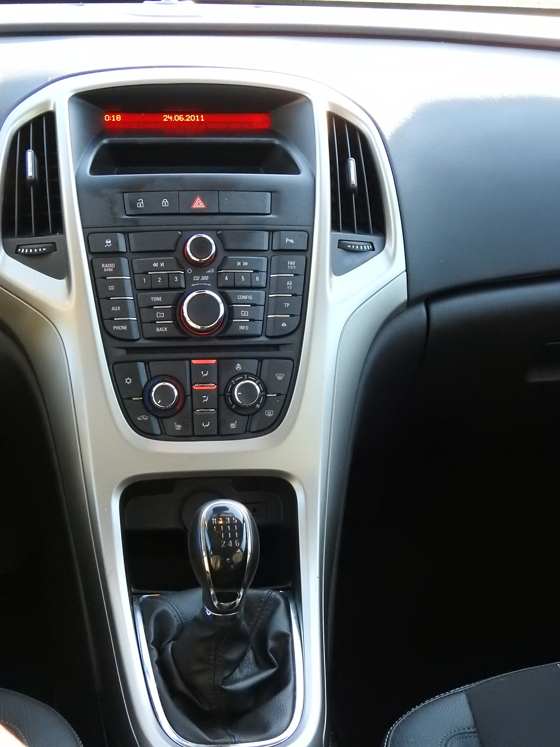 OPEL Astra 1.4i Turbo Anniversary Edition-image-16