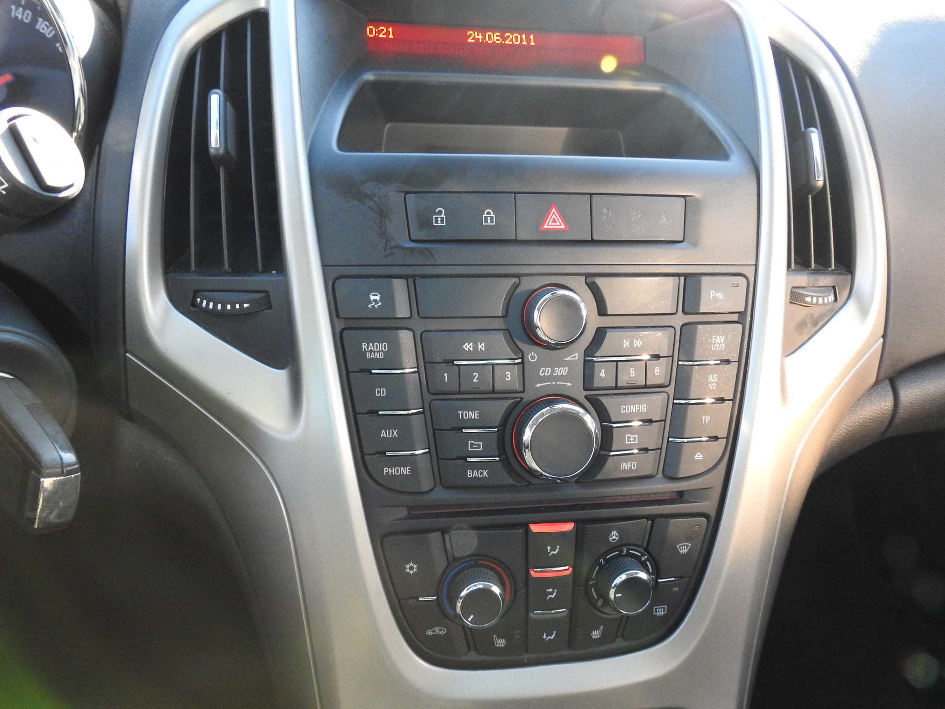 OPEL Astra 1.4i Turbo Anniversary Edition-image-21