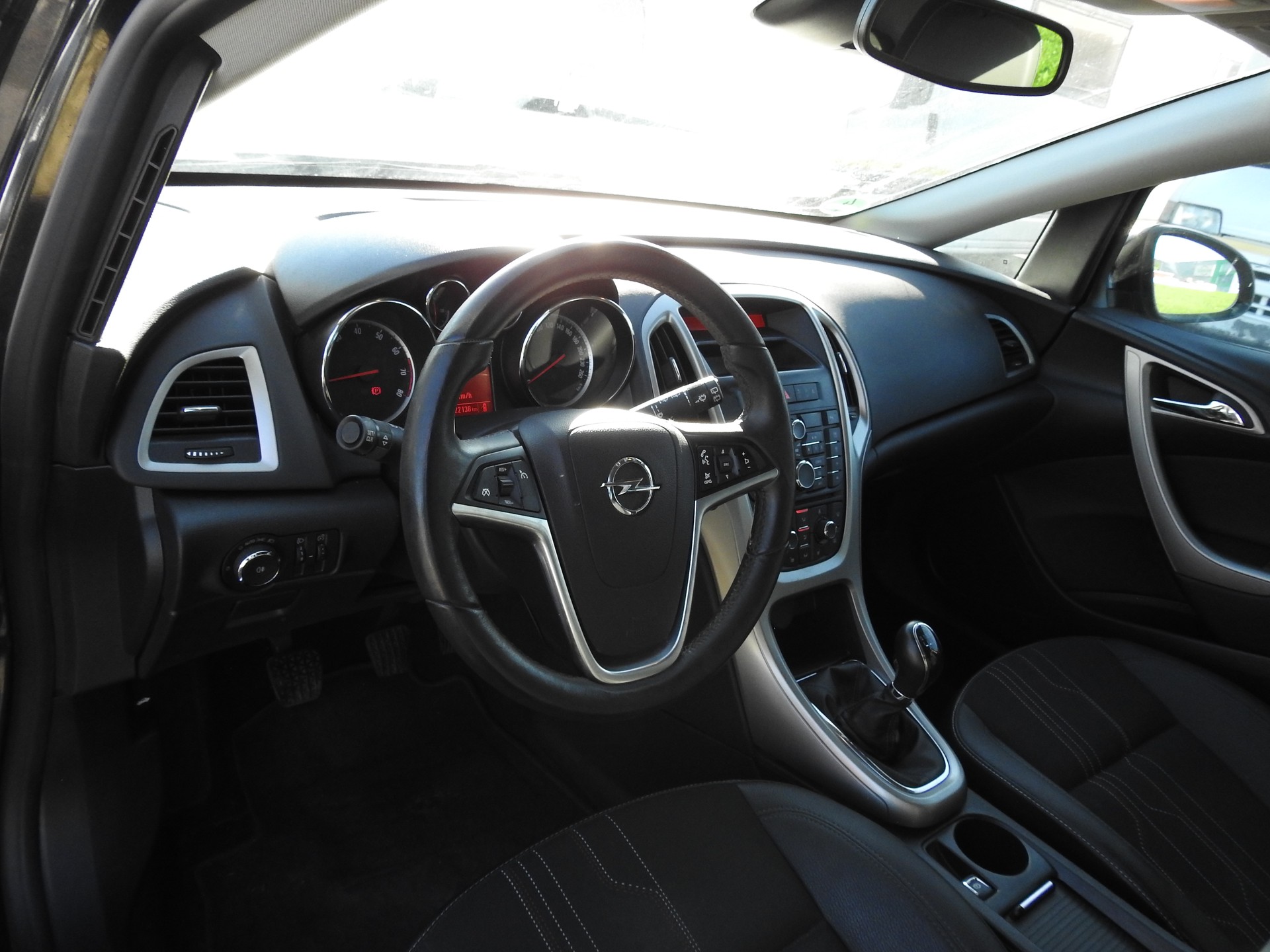 OPEL Astra 1.4i Turbo Anniversary Edition-image-11