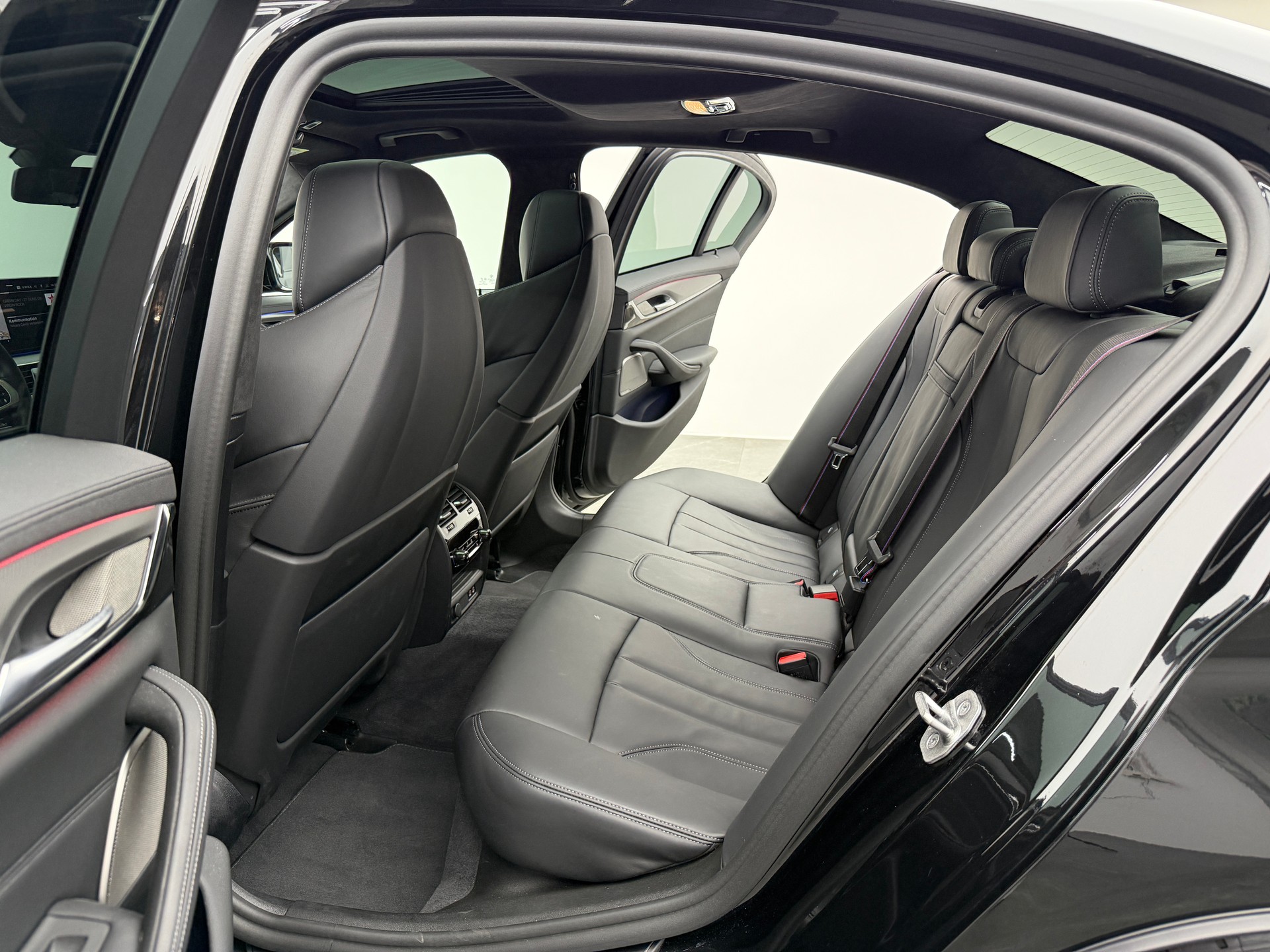 BMW M5 xDrive BLACK SAPPHIRE METALLIC Competition Drivelogic-image-8