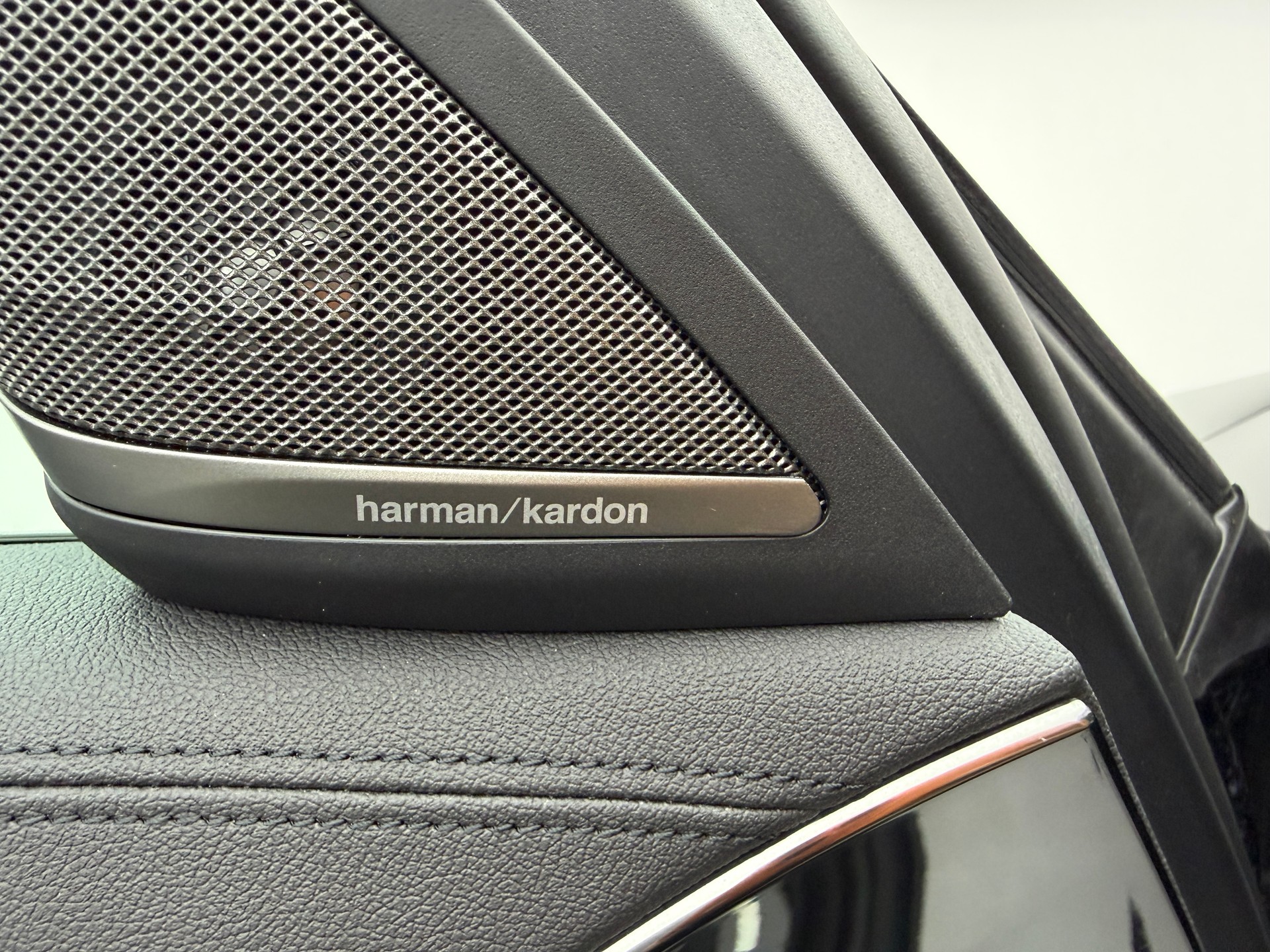 BMW M5 xDrive BLACK SAPPHIRE METALLIC Competition Drivelogic-image-16