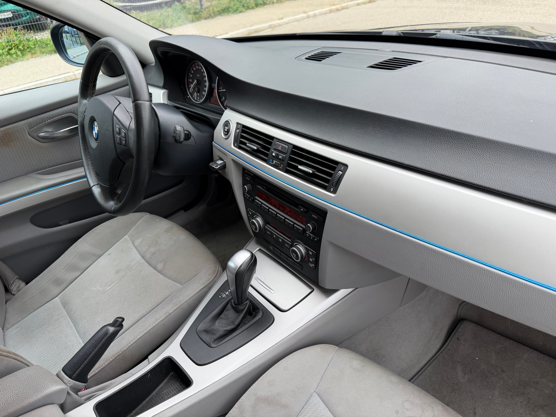 BMW 318i Steptronic-image-16