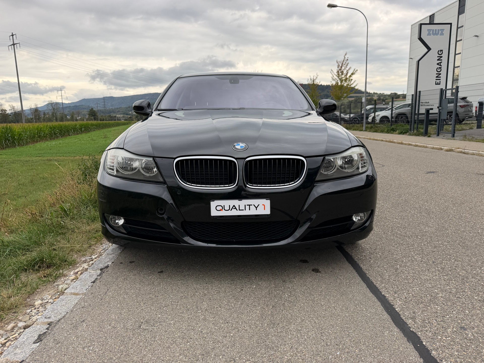 BMW 318i Steptronic-showroom-element-2