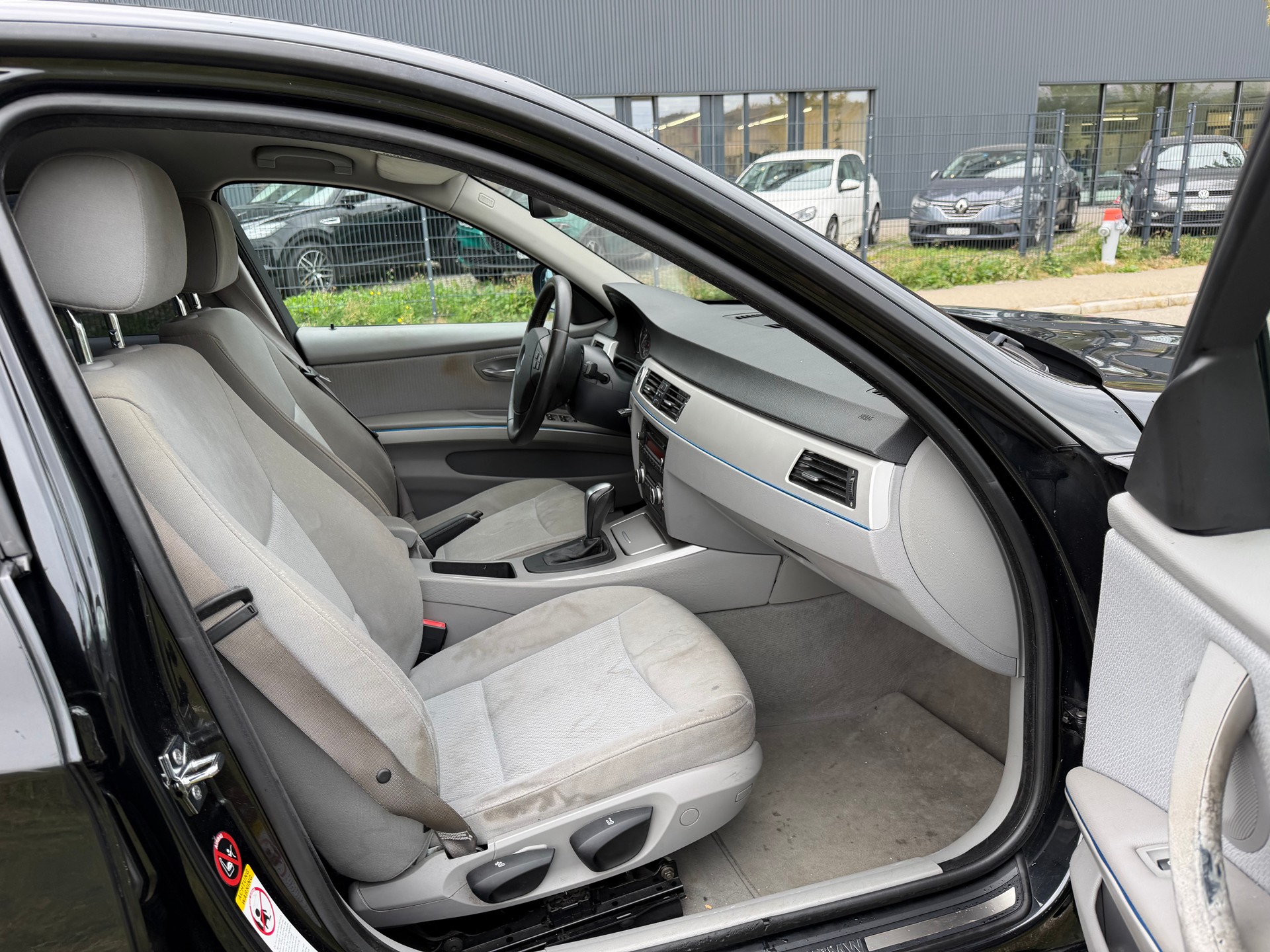 BMW 318i Steptronic-image-15