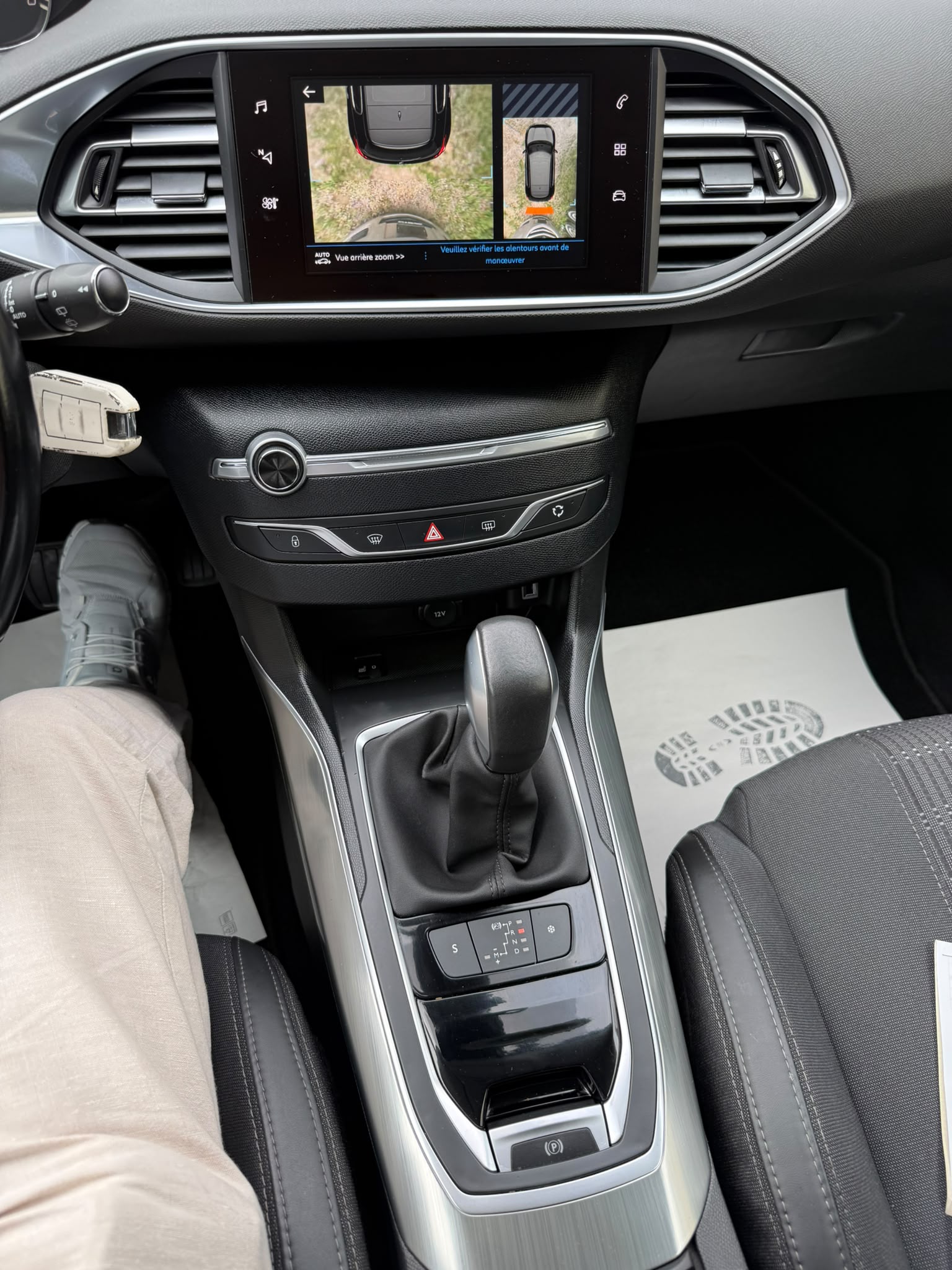 PEUGEOT 308 1.2 THP Style Automatic-image-11