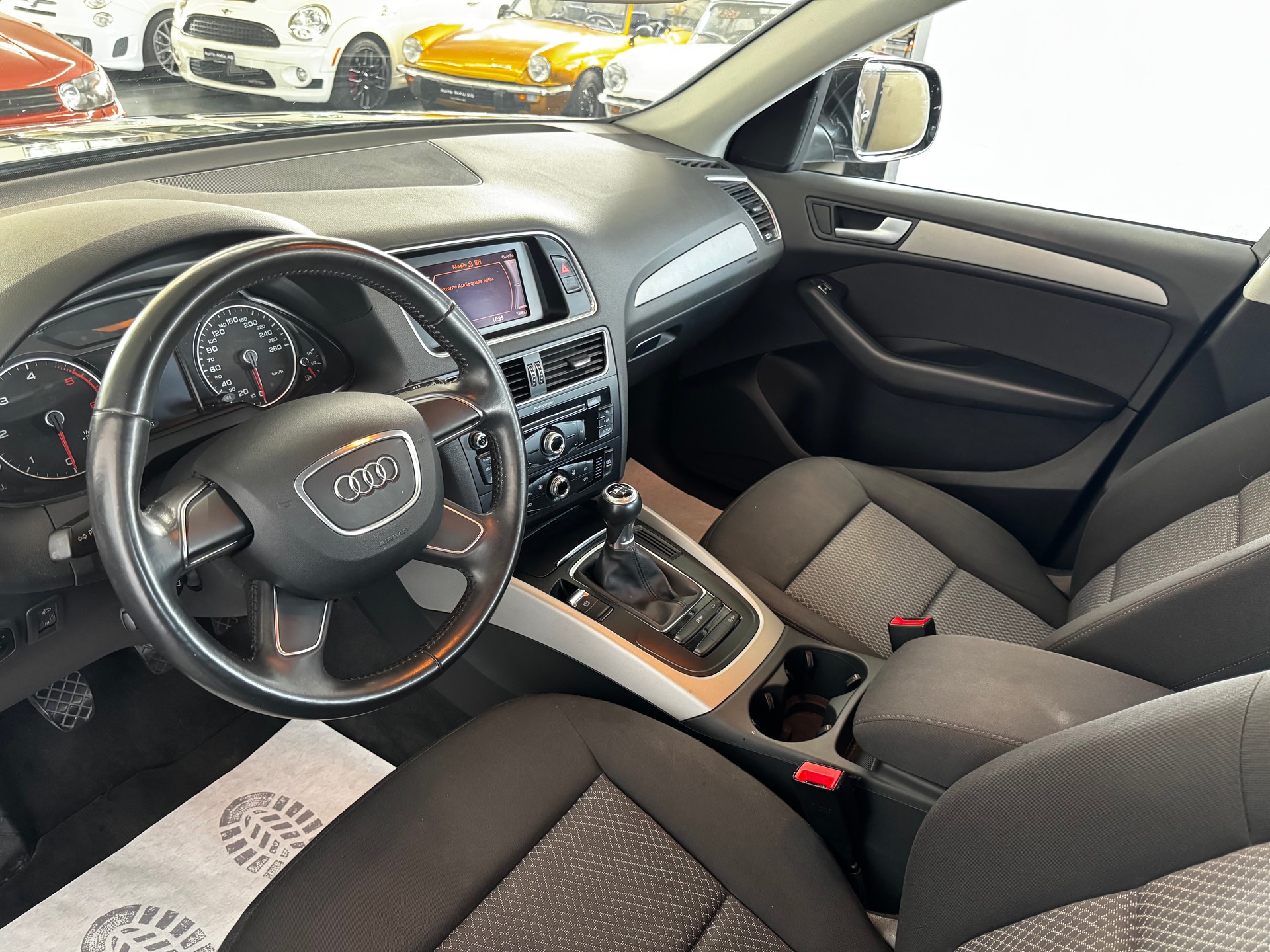 AUDI Q5 2.0 TDI-image-12