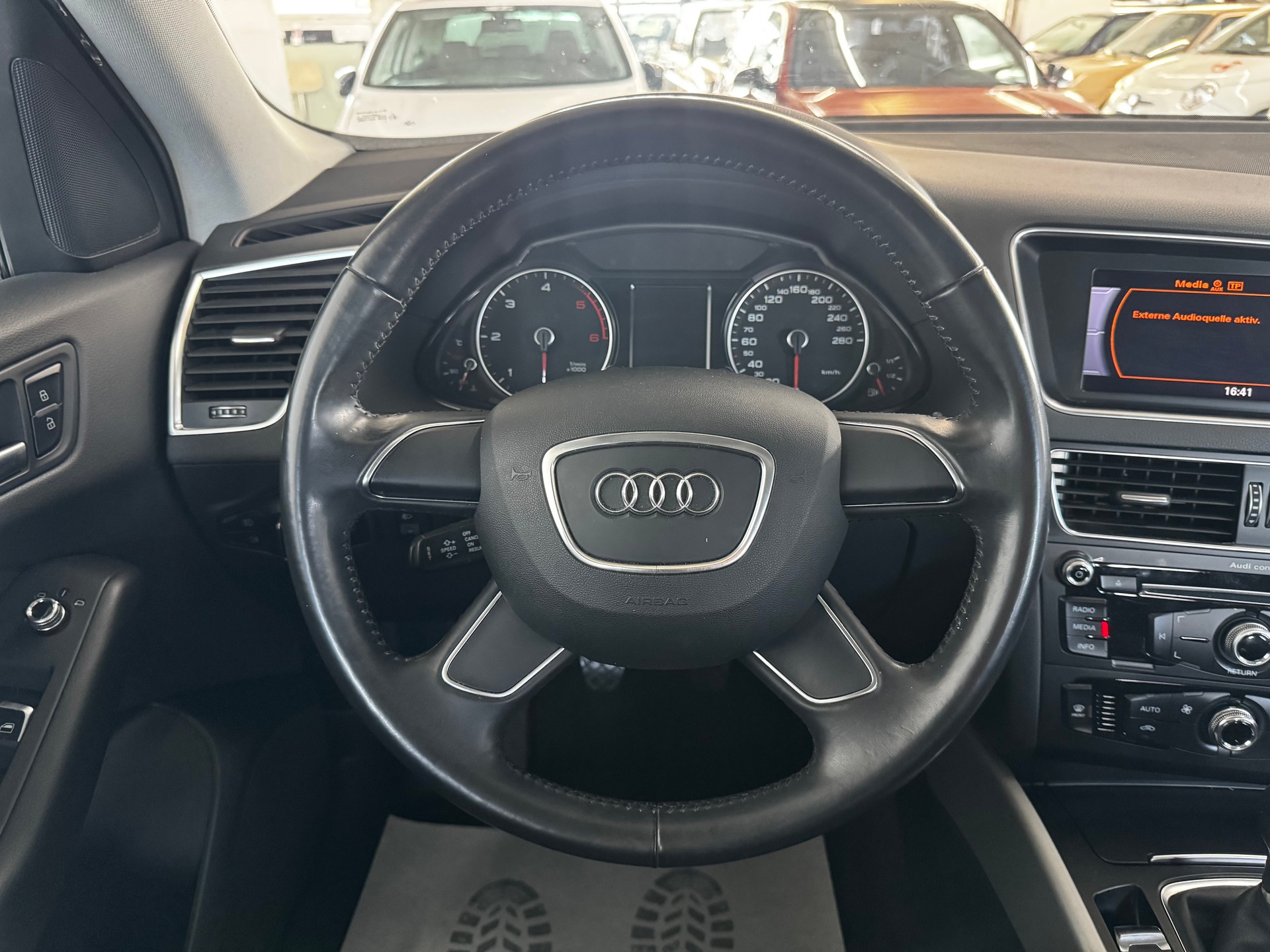 AUDI Q5 2.0 TDI-image-16