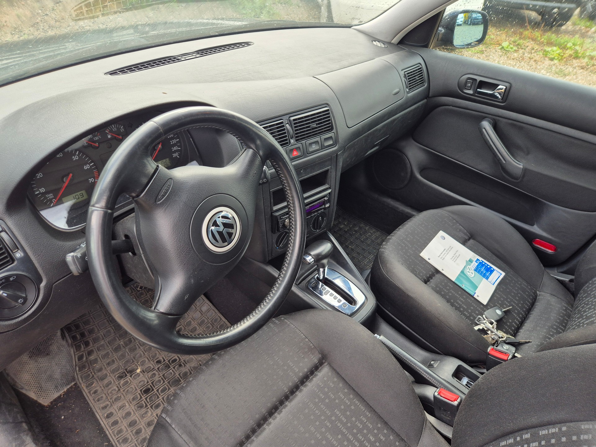 VW Golf 1.6 Automatic-image-6