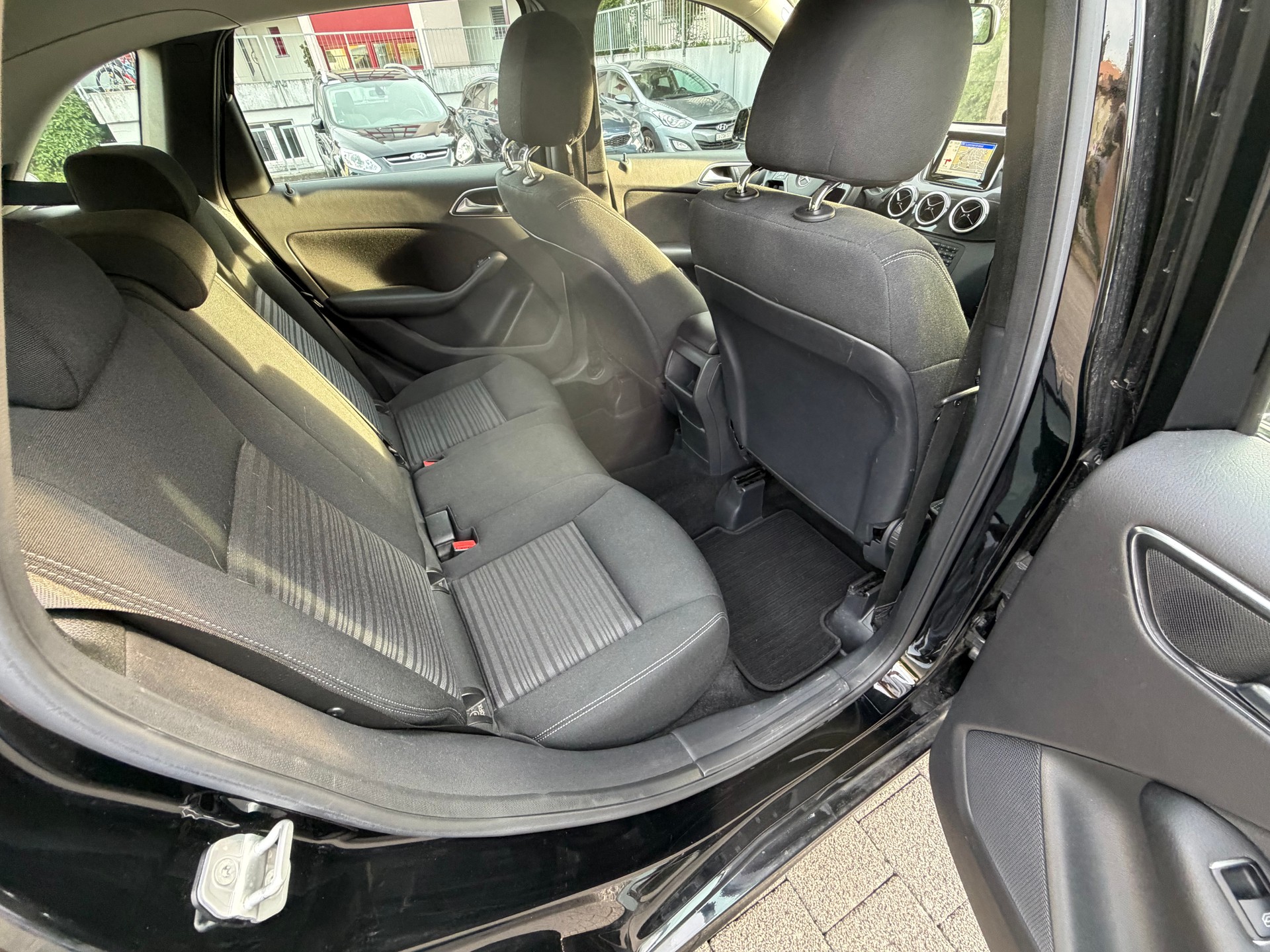 MERCEDES-BENZ B 180 CDI 7G-DCT-image-11