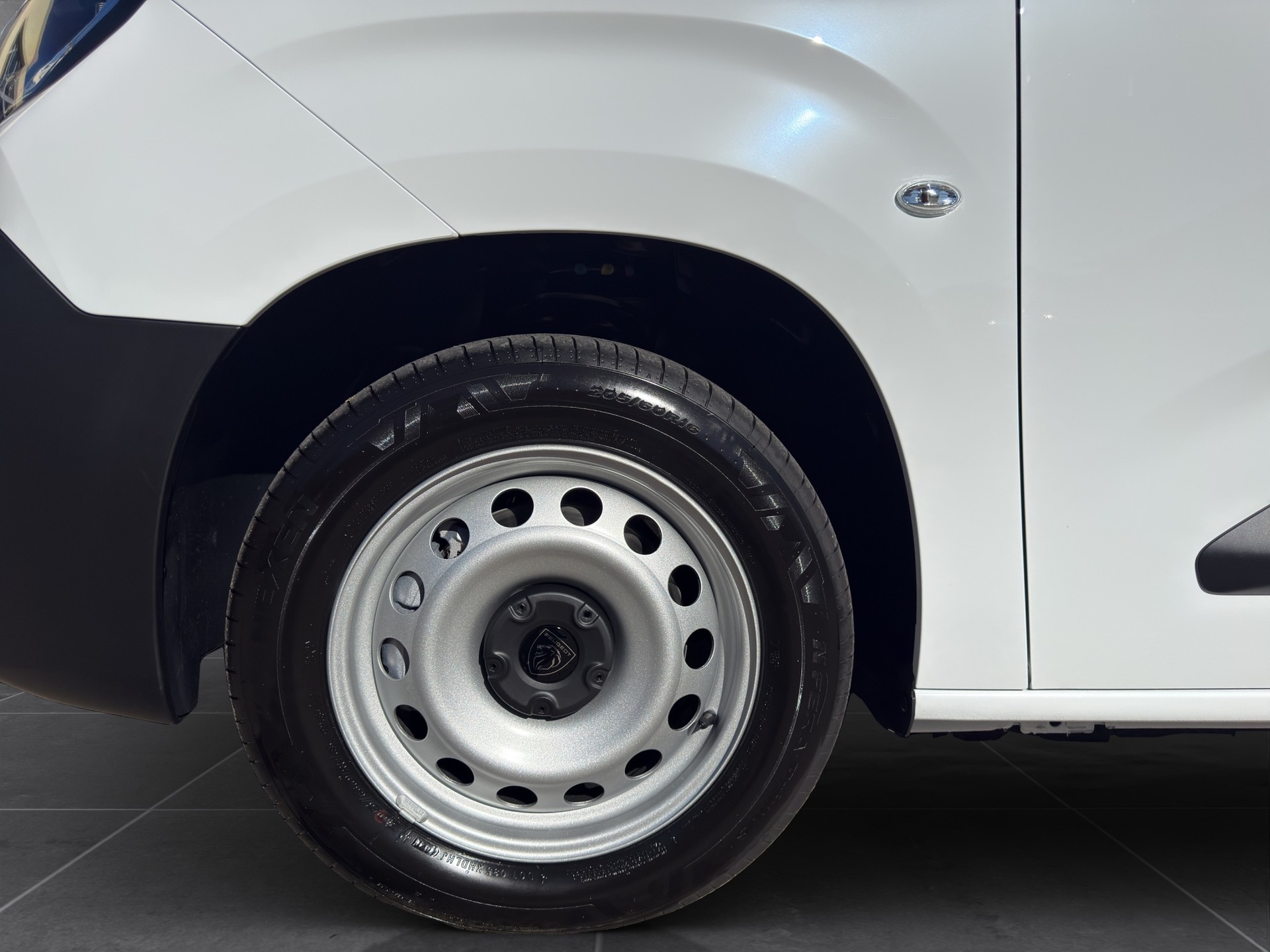 PEUGEOT Partner Kaw. 650 Standard 1.5 BlueHDI 130 S/S-image-19