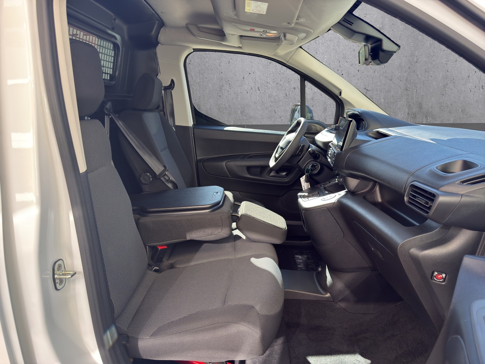 PEUGEOT Partner Kaw. 650 Standard 1.5 BlueHDI 130 S/S-image-17