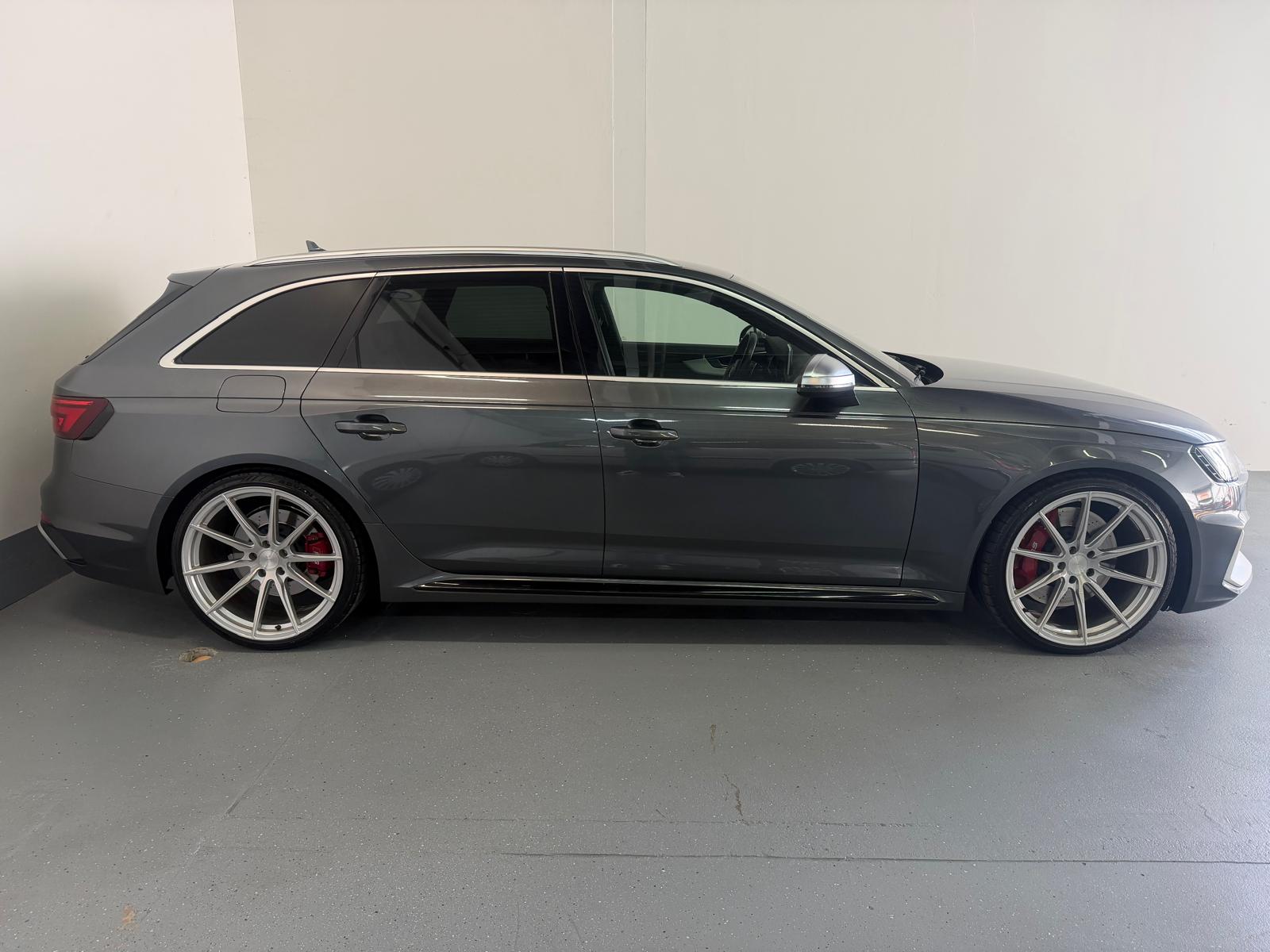 AUDI RS4 Avant 2.9 TFSI quattro tiptronic-image-5